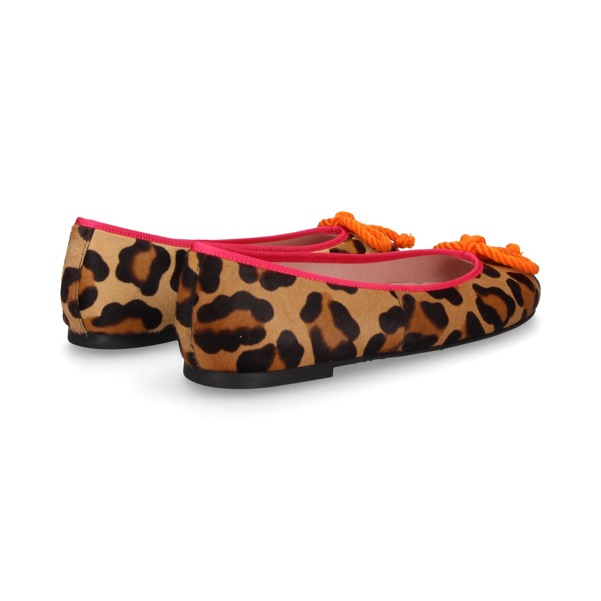 bailarina-lazo-potro-leopardo