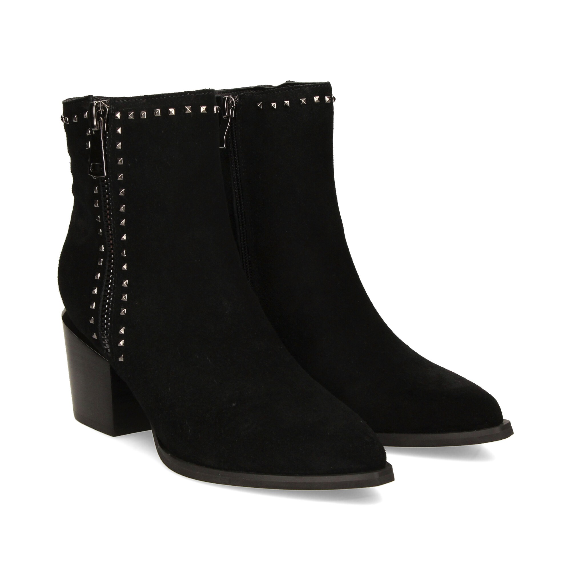 botin-tachas-ante-negro