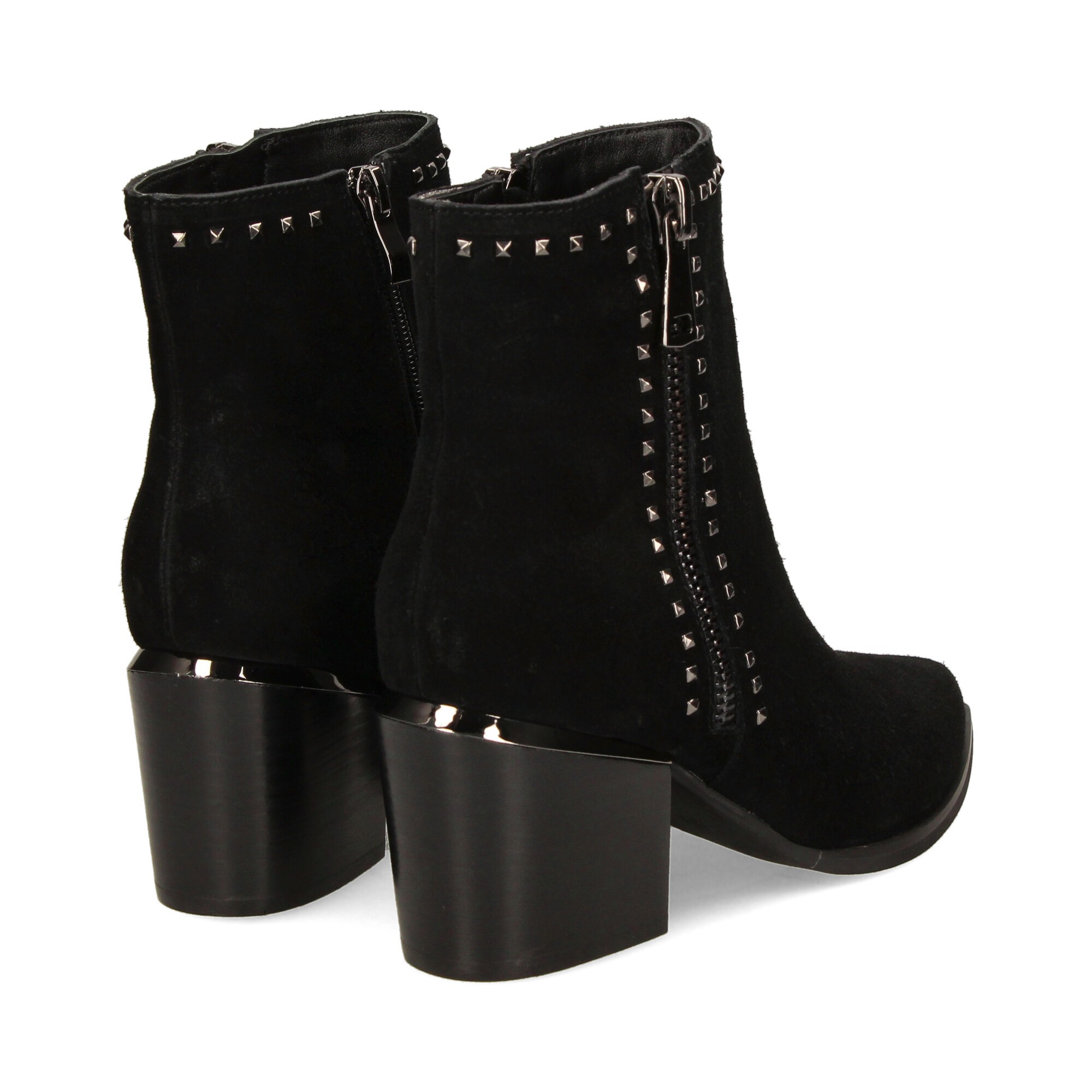 botin-tachas-ante-negro