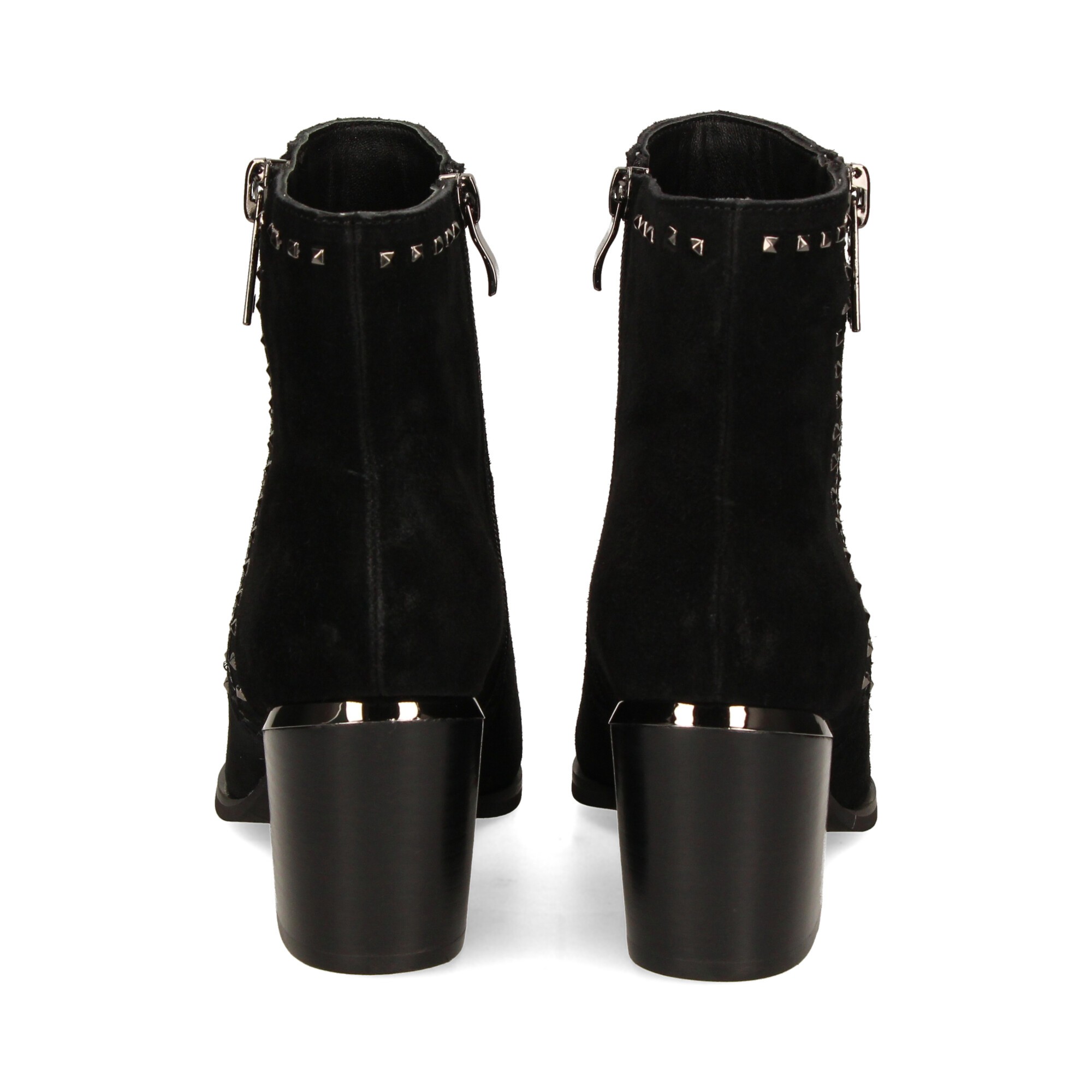 botin-tachas-ante-negro