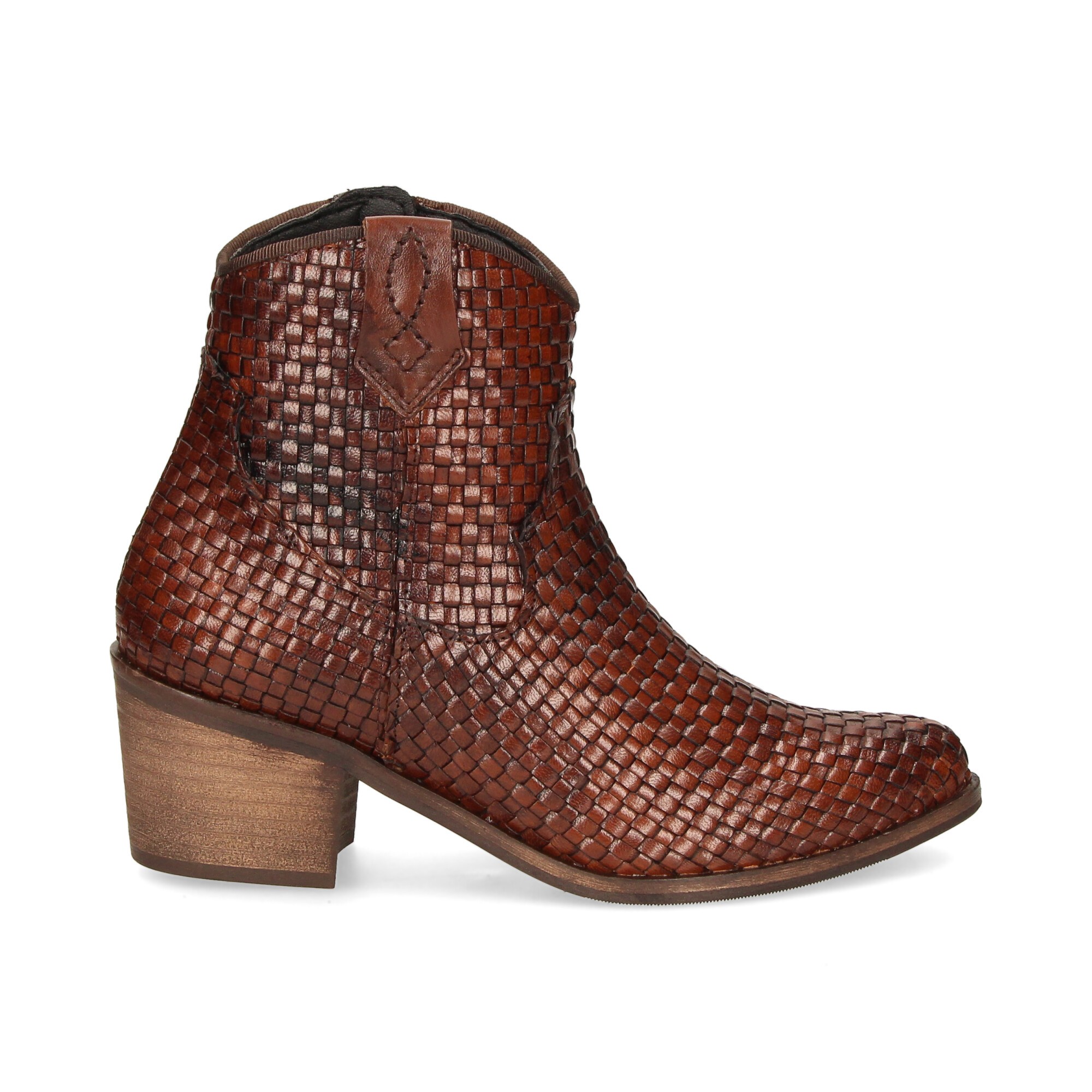 botin-trenzado-marron