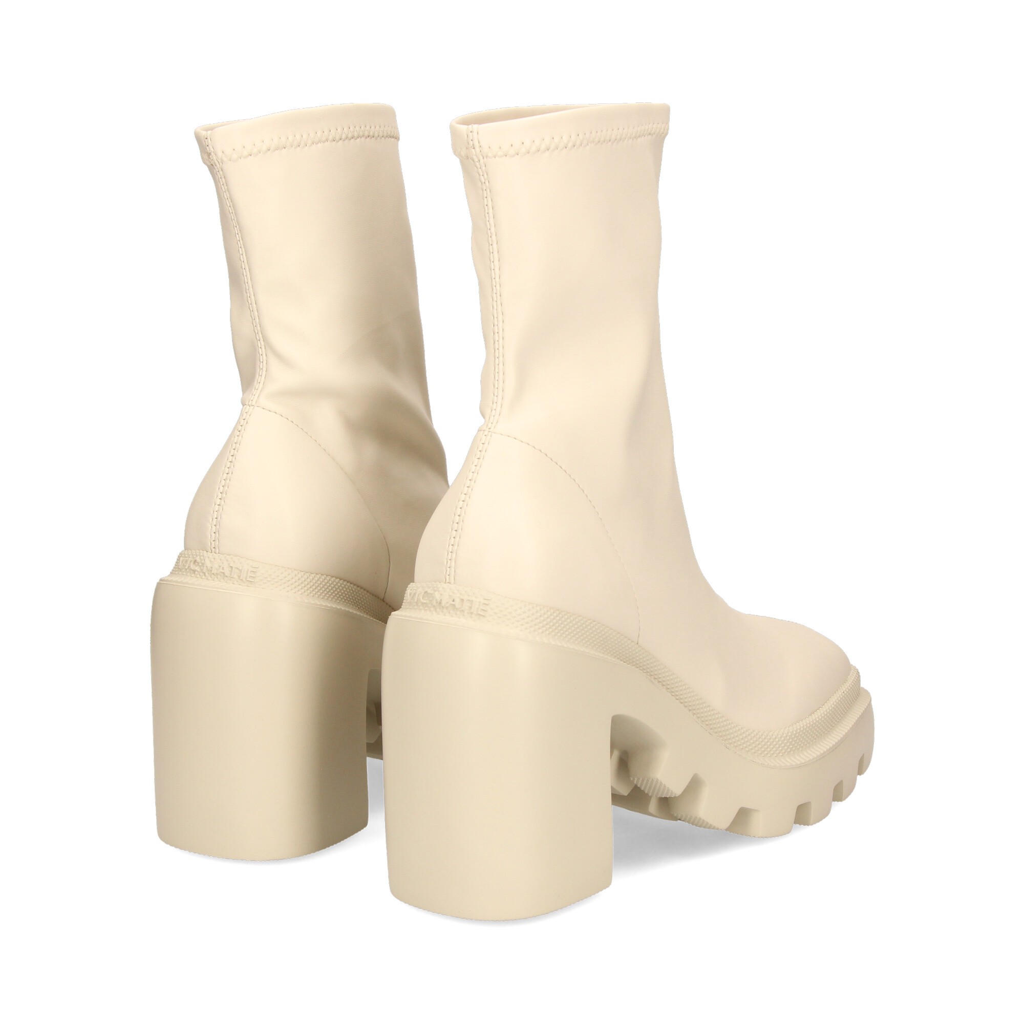 media-bota-plataforma-hielo