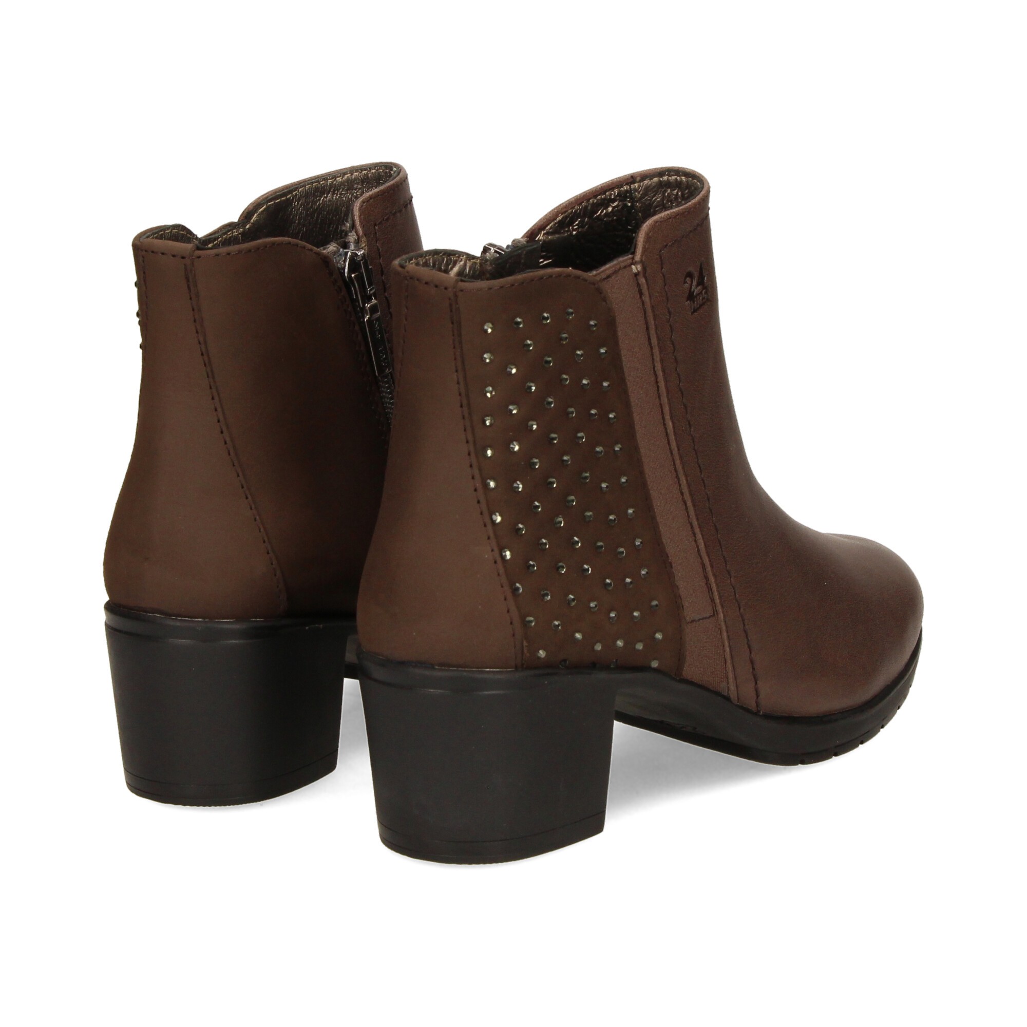 botin-tachas-talon-marron