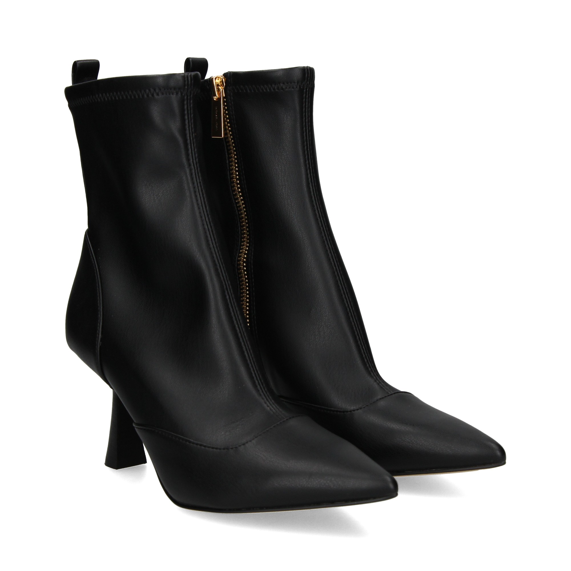 botin-corte-en-pala-negro