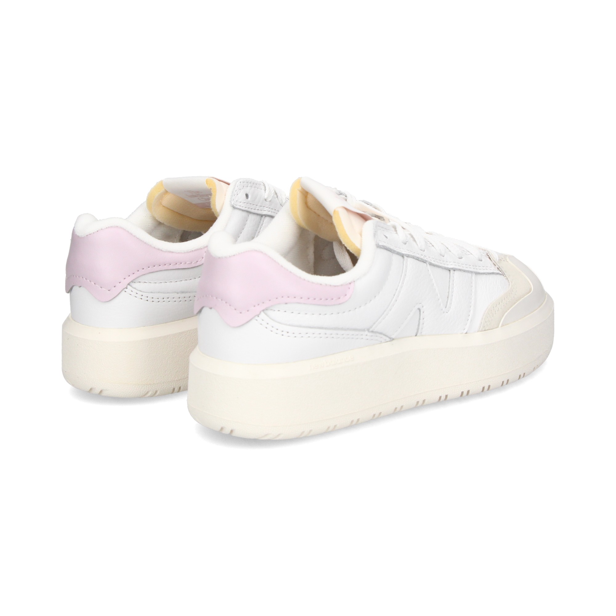 talon-malva-deportivo-piel-blanco