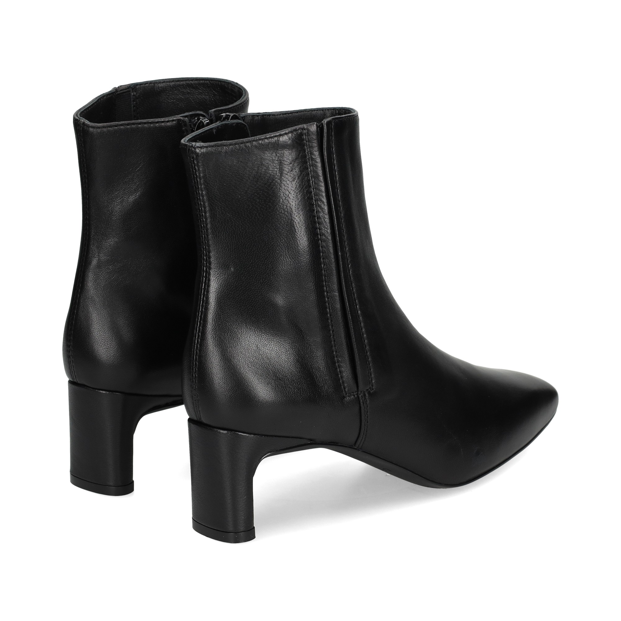 botin-costura-lado-piel-negro