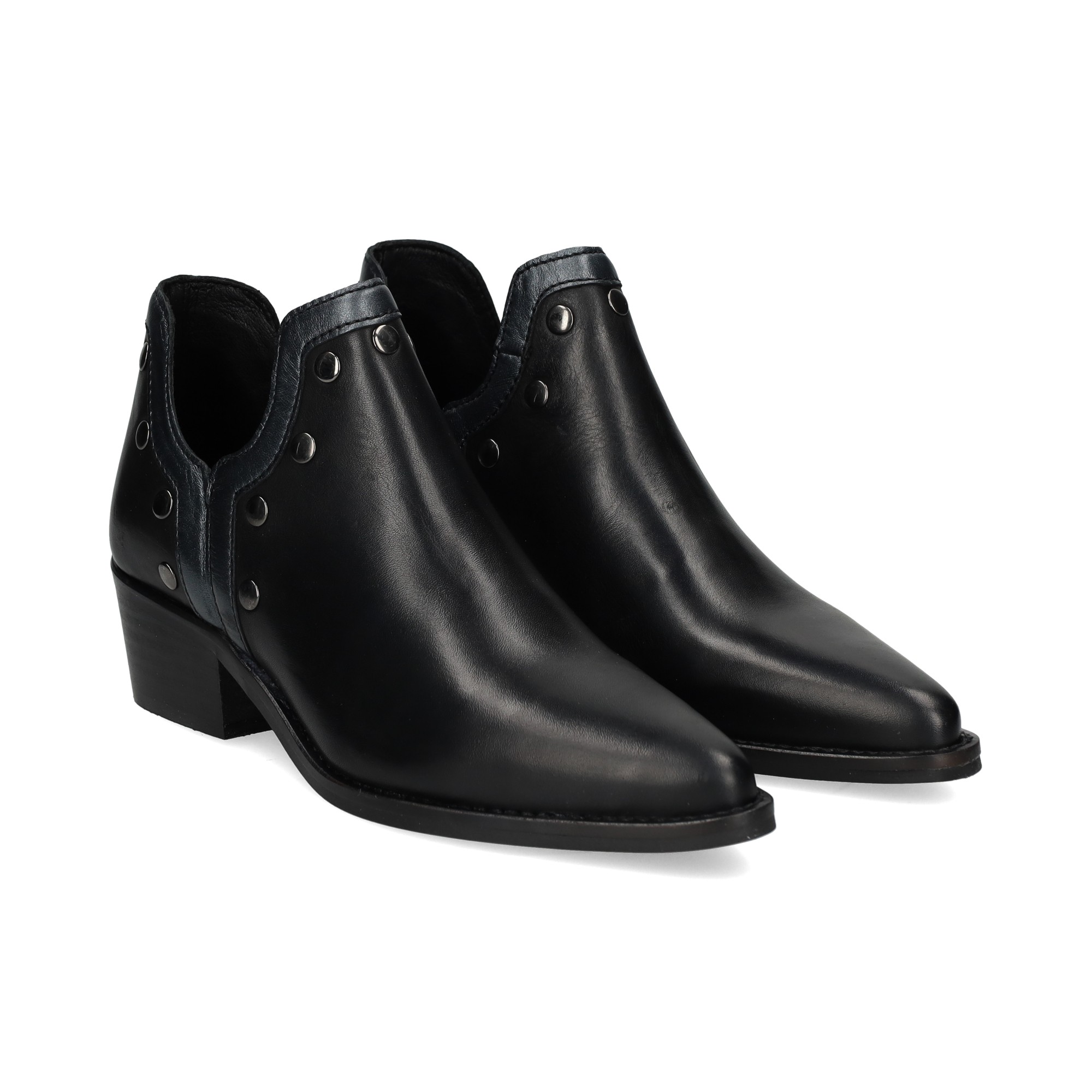 abotinado-tachas-piel-negro