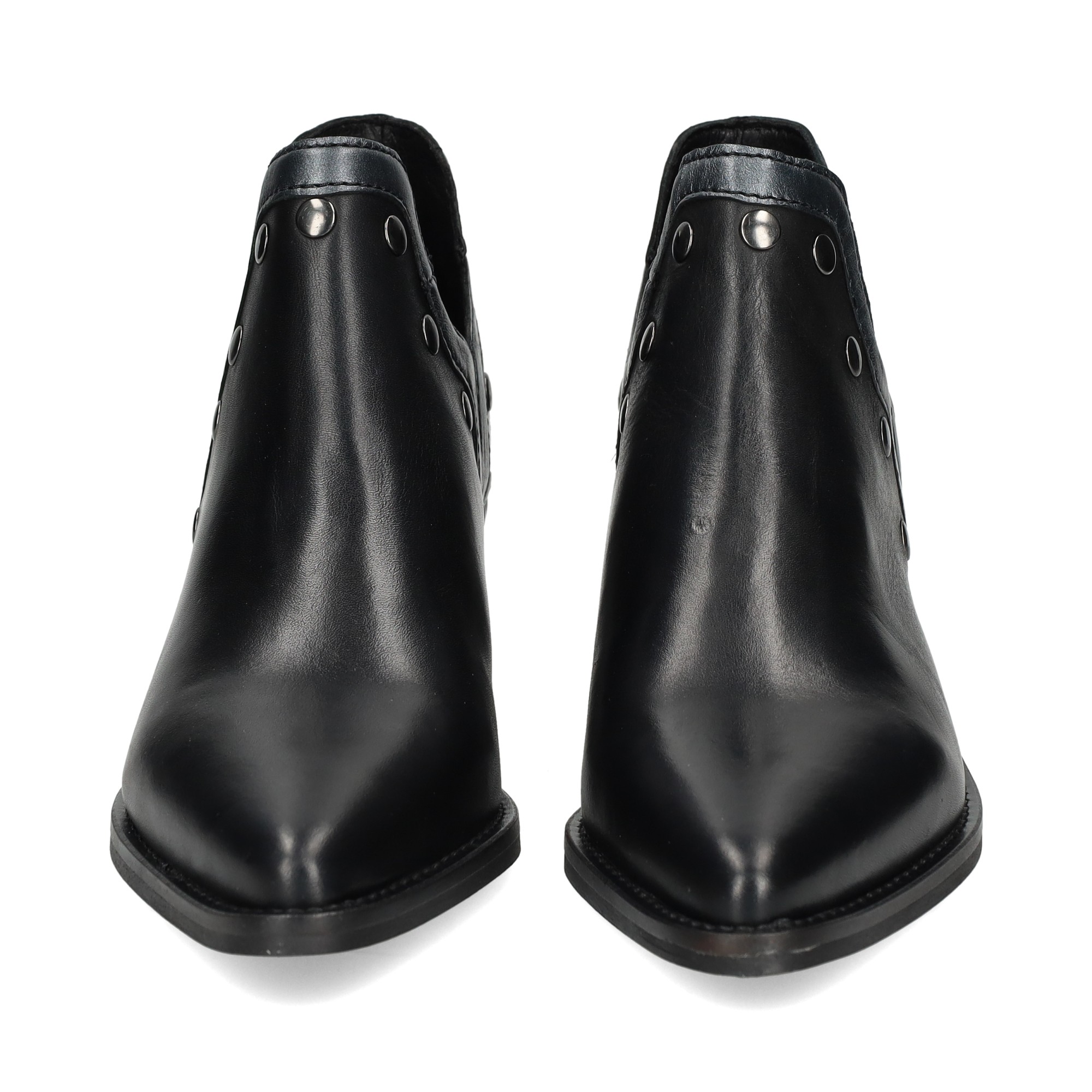 abotinado-tachas-piel-negro