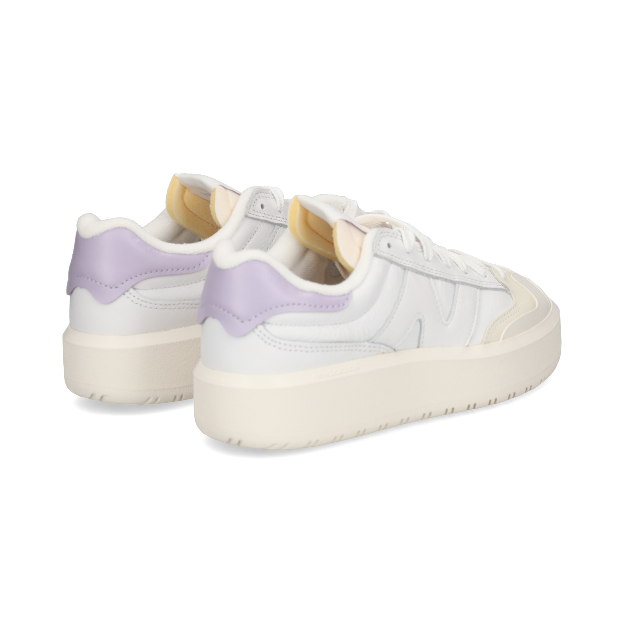 talon-lila-deportivo-piel-blanco