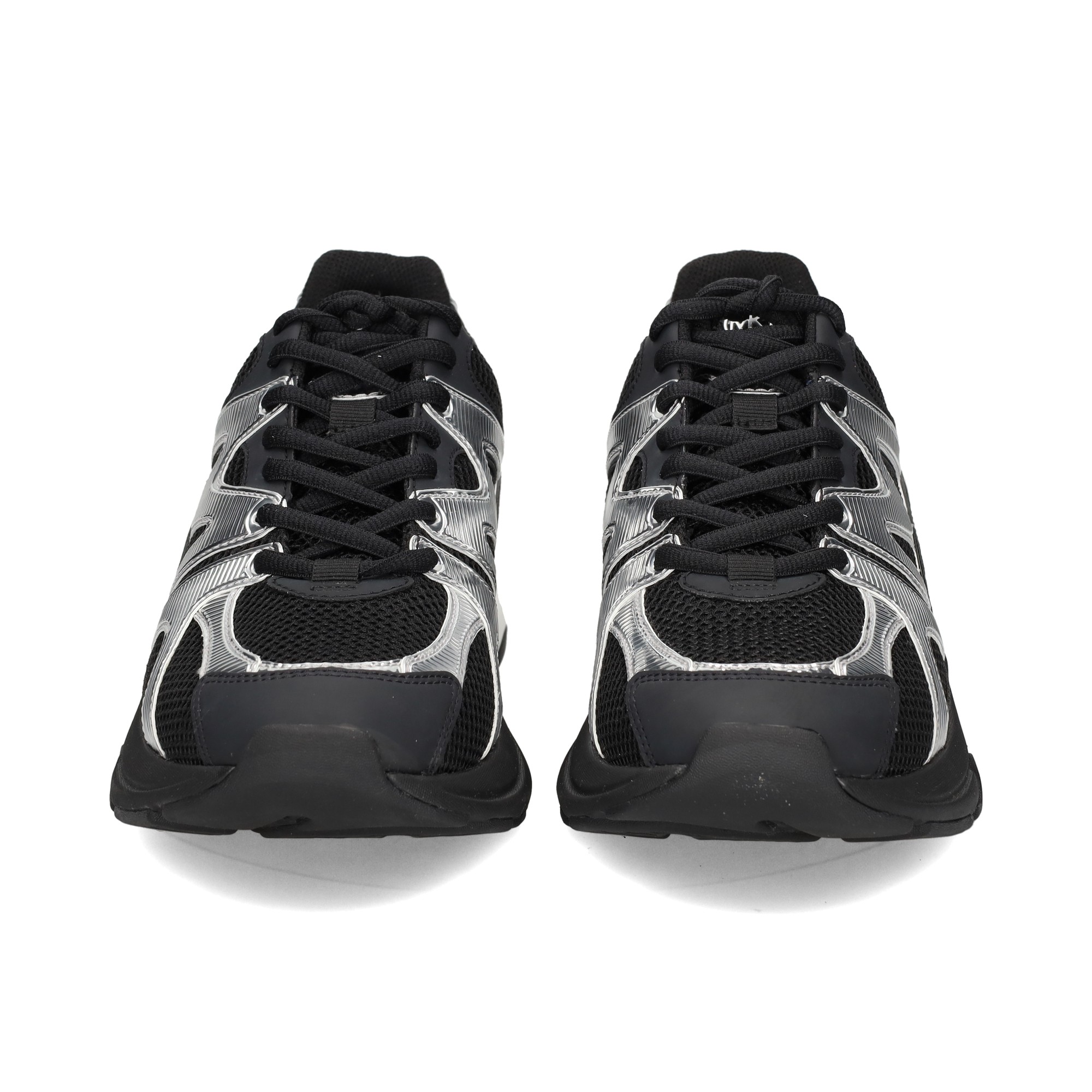 deportivo-letras-plata-nylon-negro