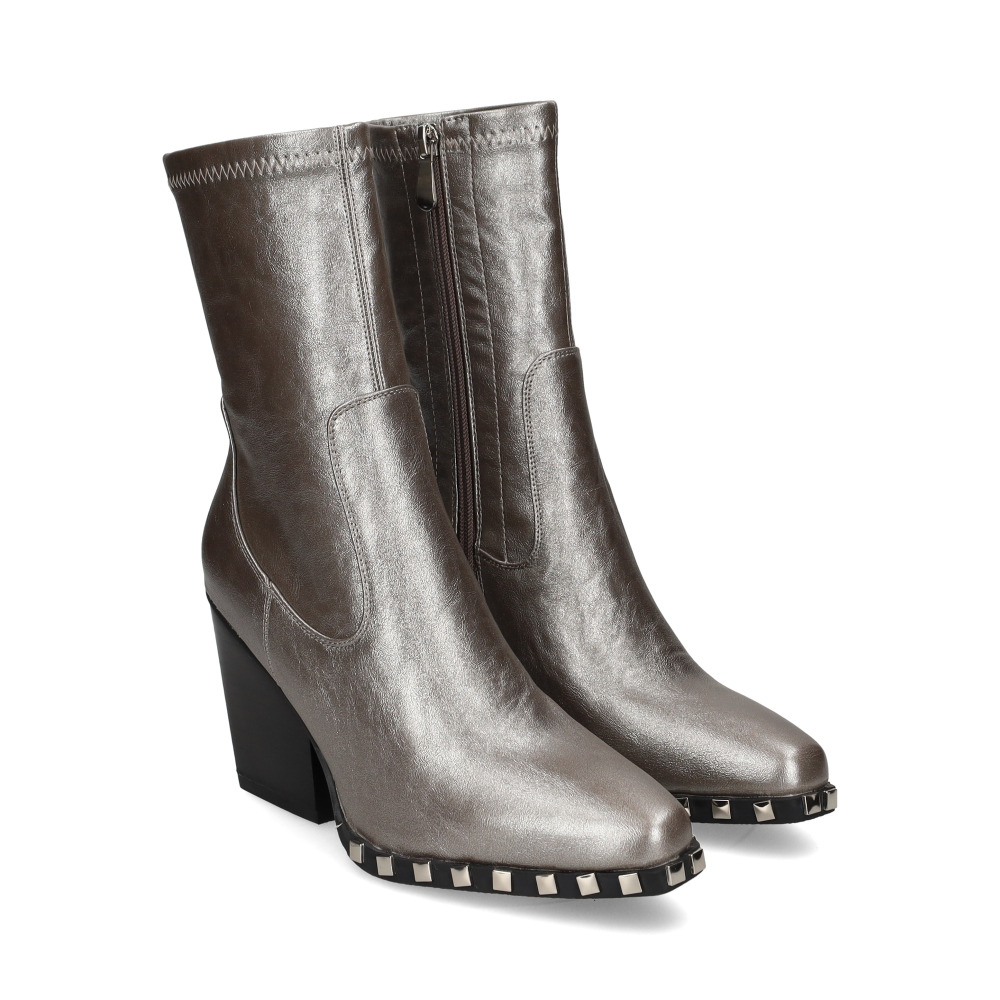 botin-tachas-plata-vieja