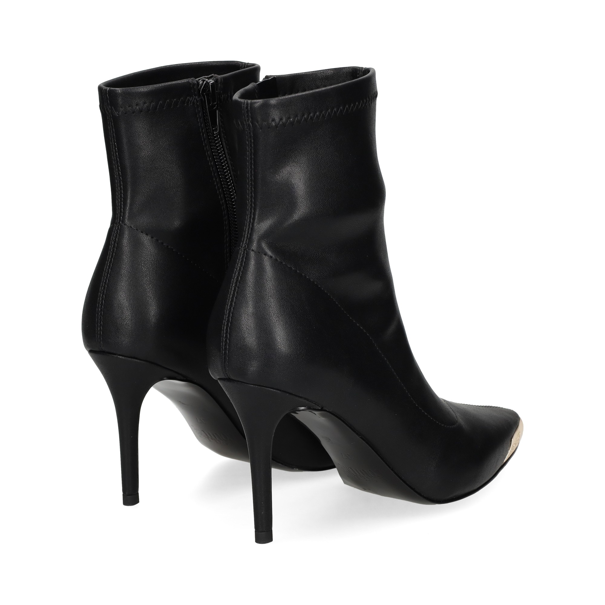 botin-punta-metal-piel-licra-negro