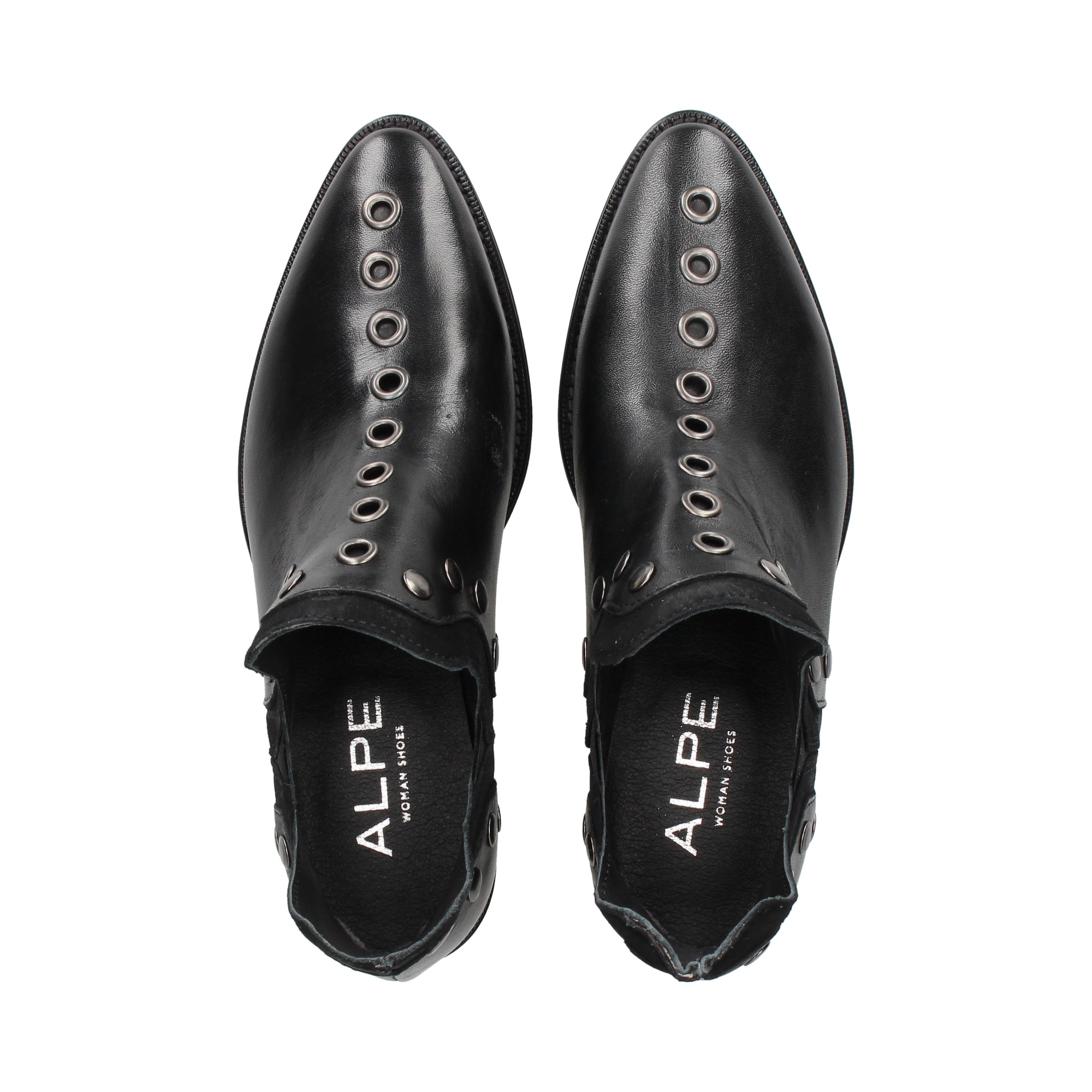 botin-corto-tachas-piel-negro