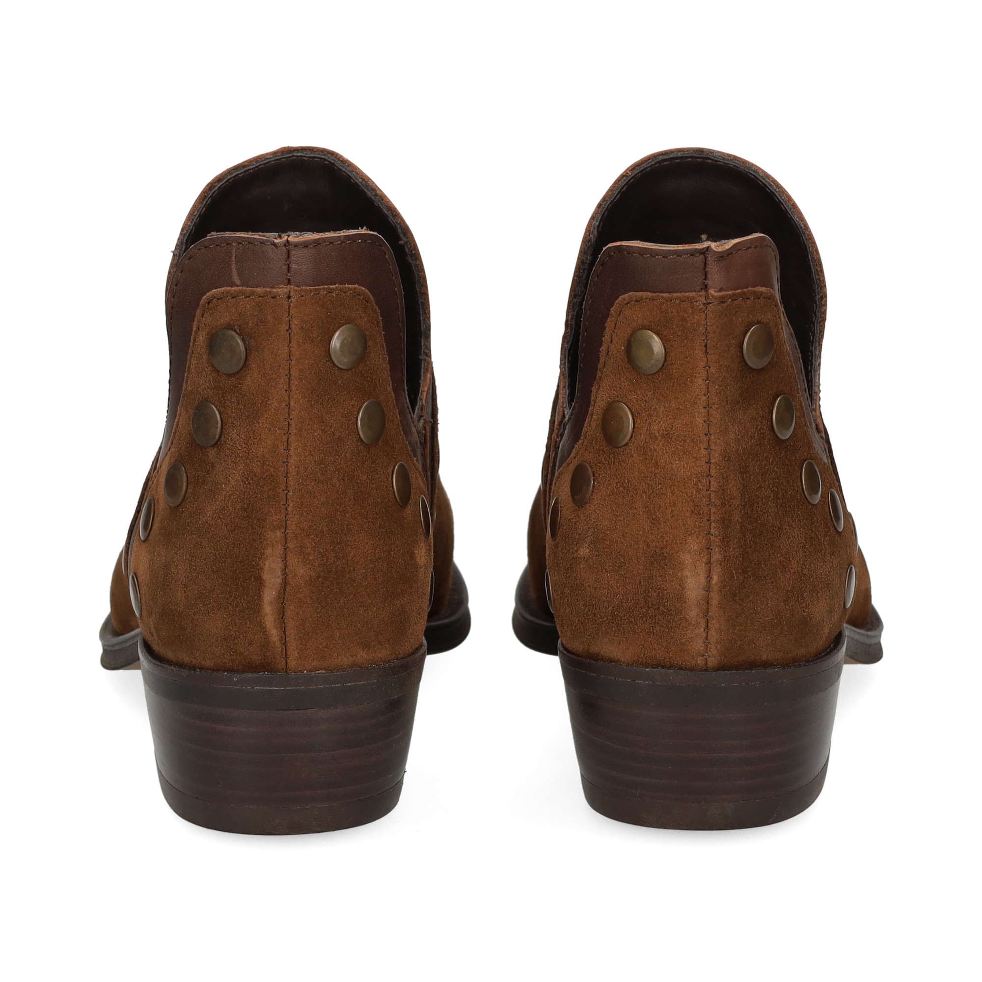 botin-corto-tachas-ante-marron