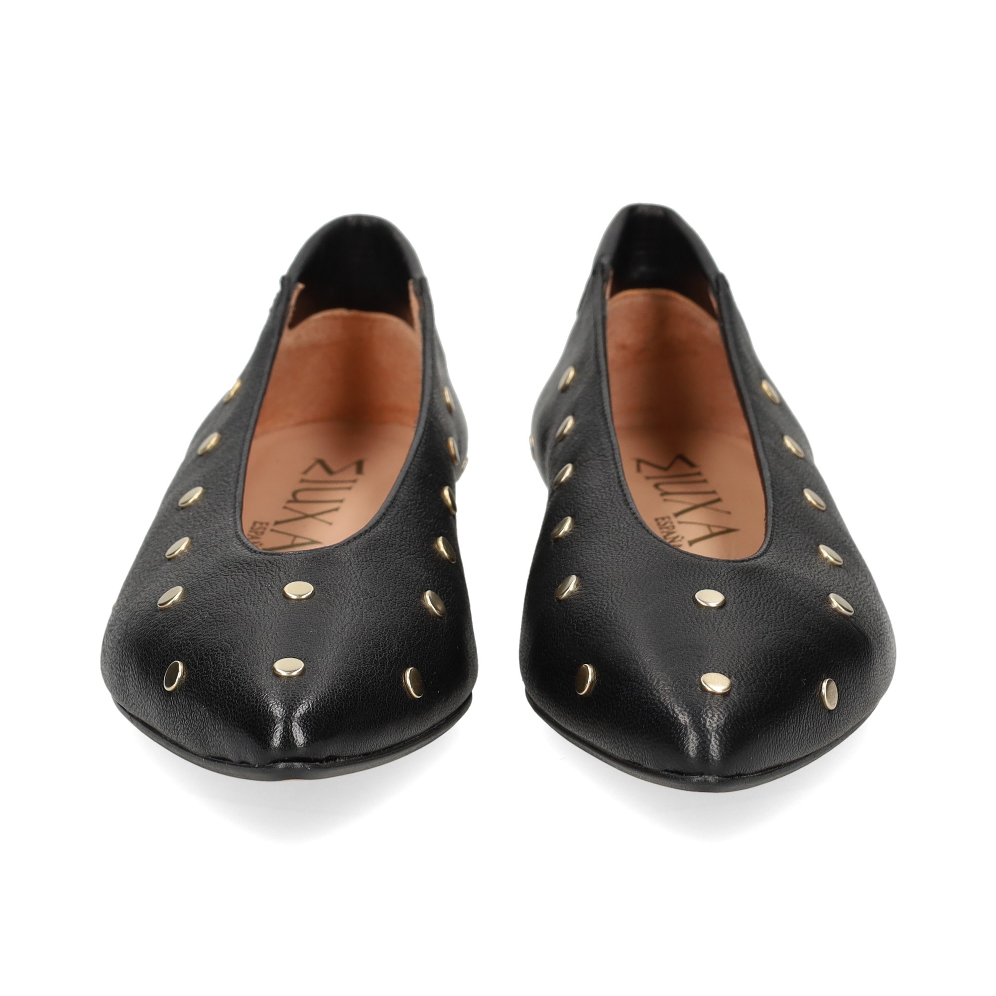bailarina-piel-negro-tachuelas