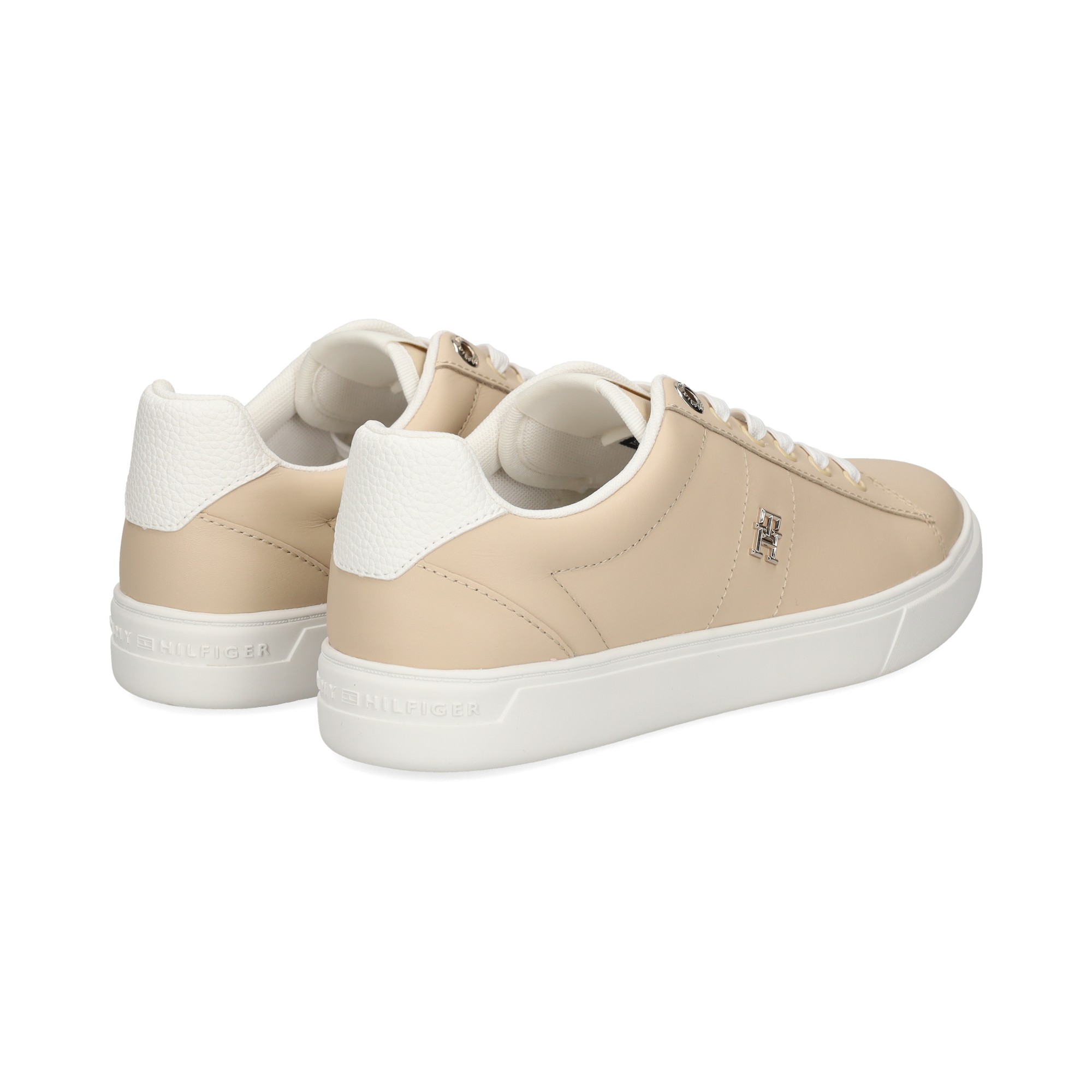 talon-blanco-logo-metal-piel-beige