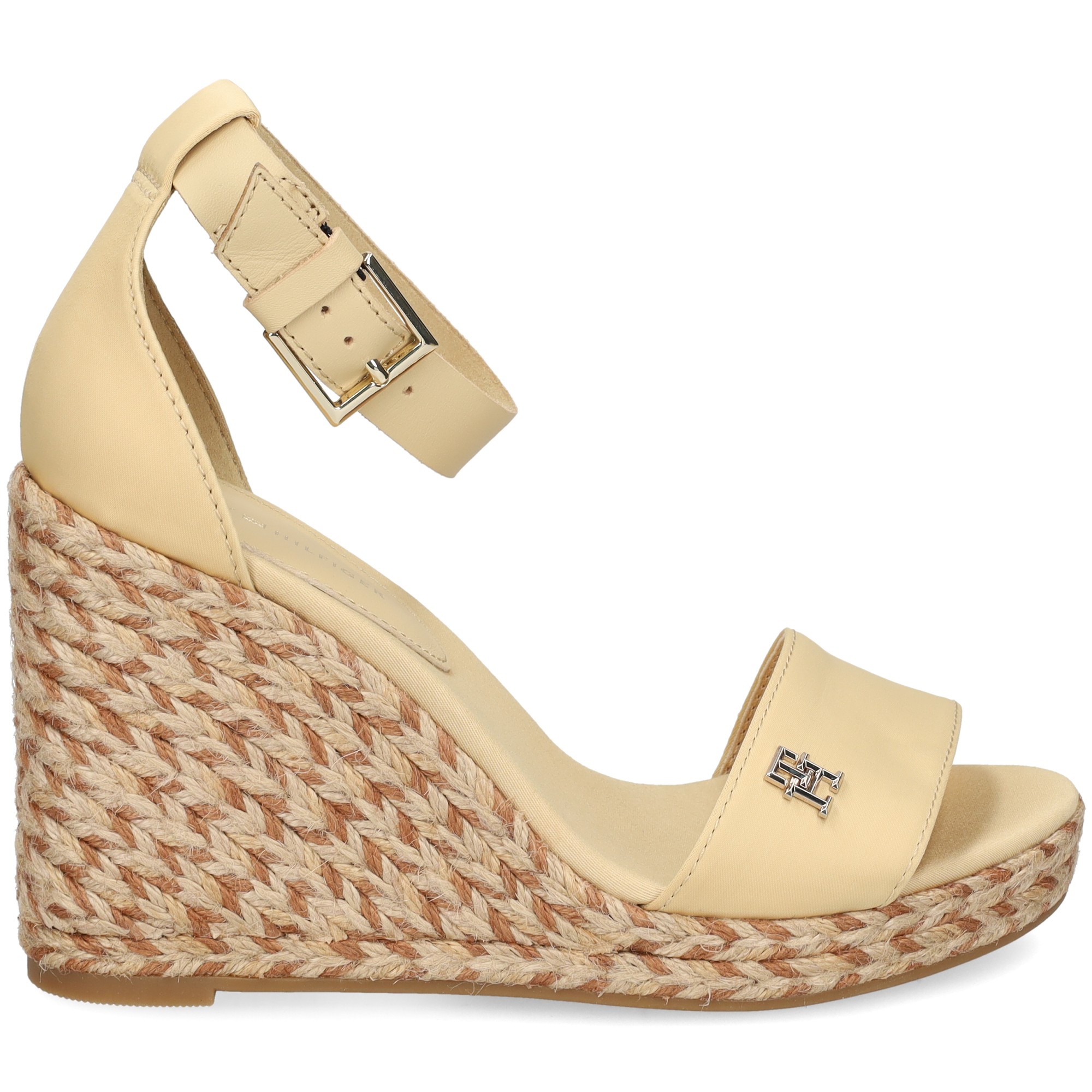 sandalia-talon-gilda-saten-beige