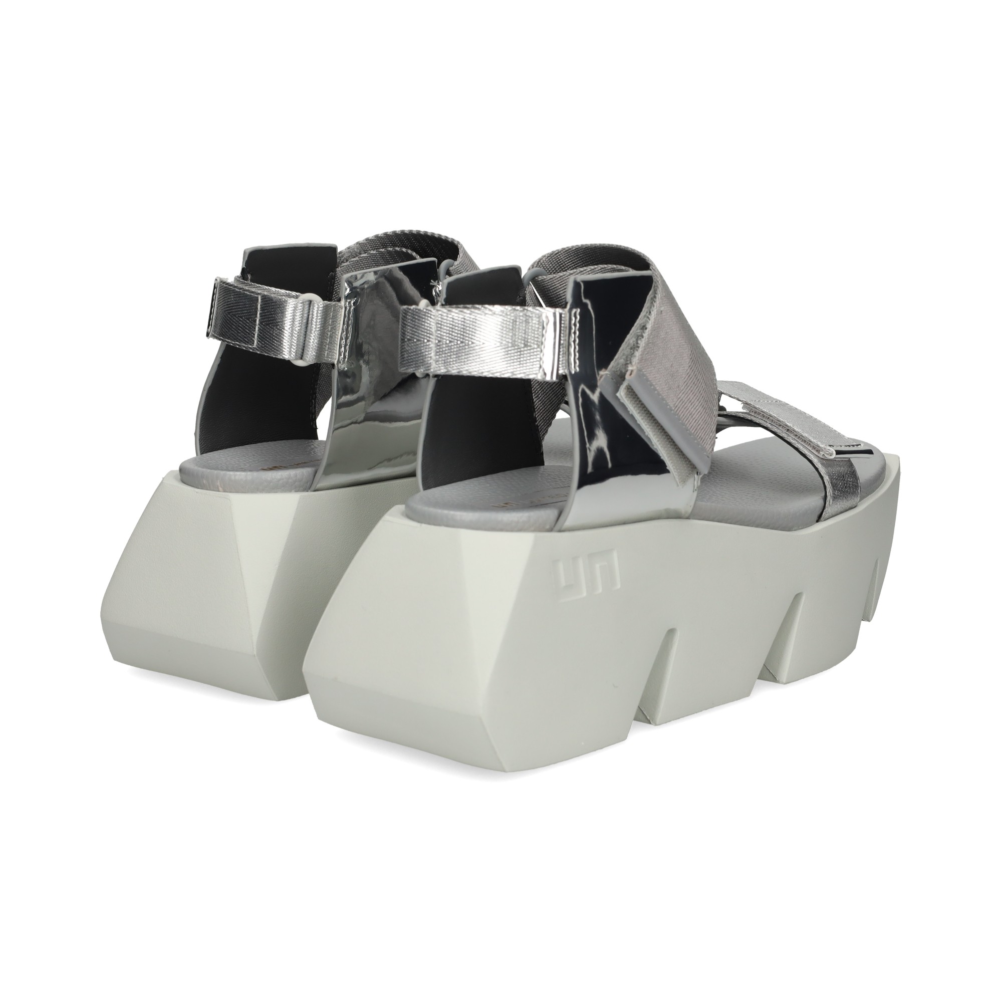 sandalia-cintas-velcros-plata