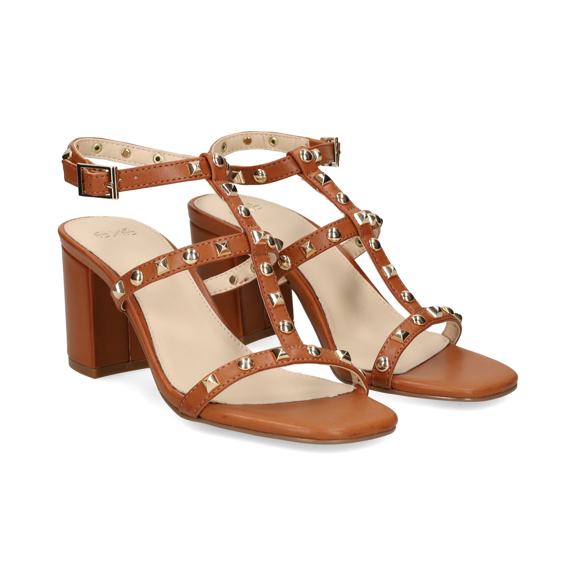 sandalia-bebe-gilda-tachas-piel-cuero