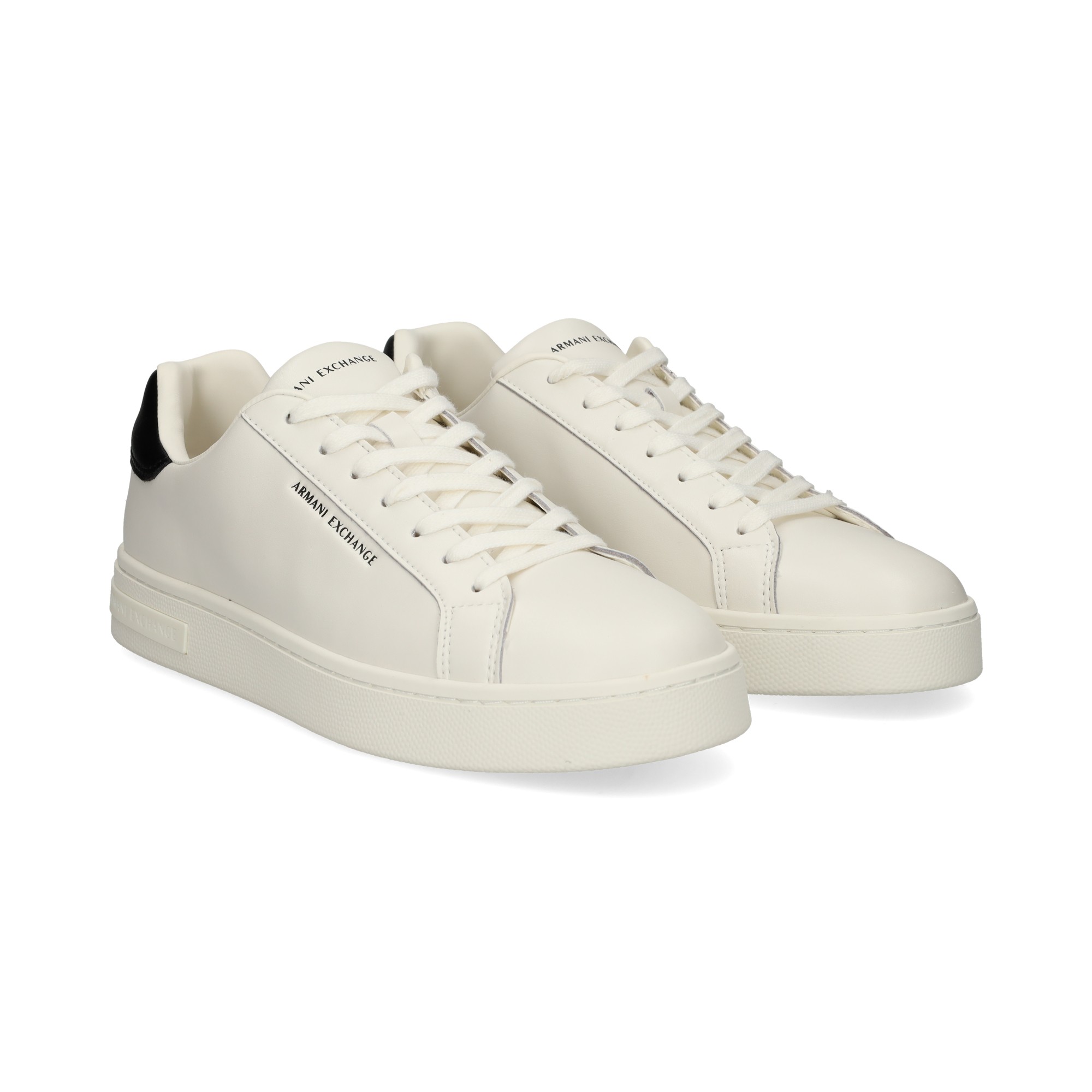 talon-negro-deportivo-piel-blanco