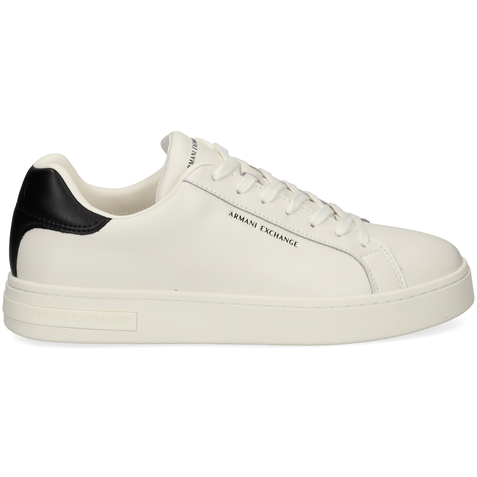 talon-negro-deportivo-piel-blanco