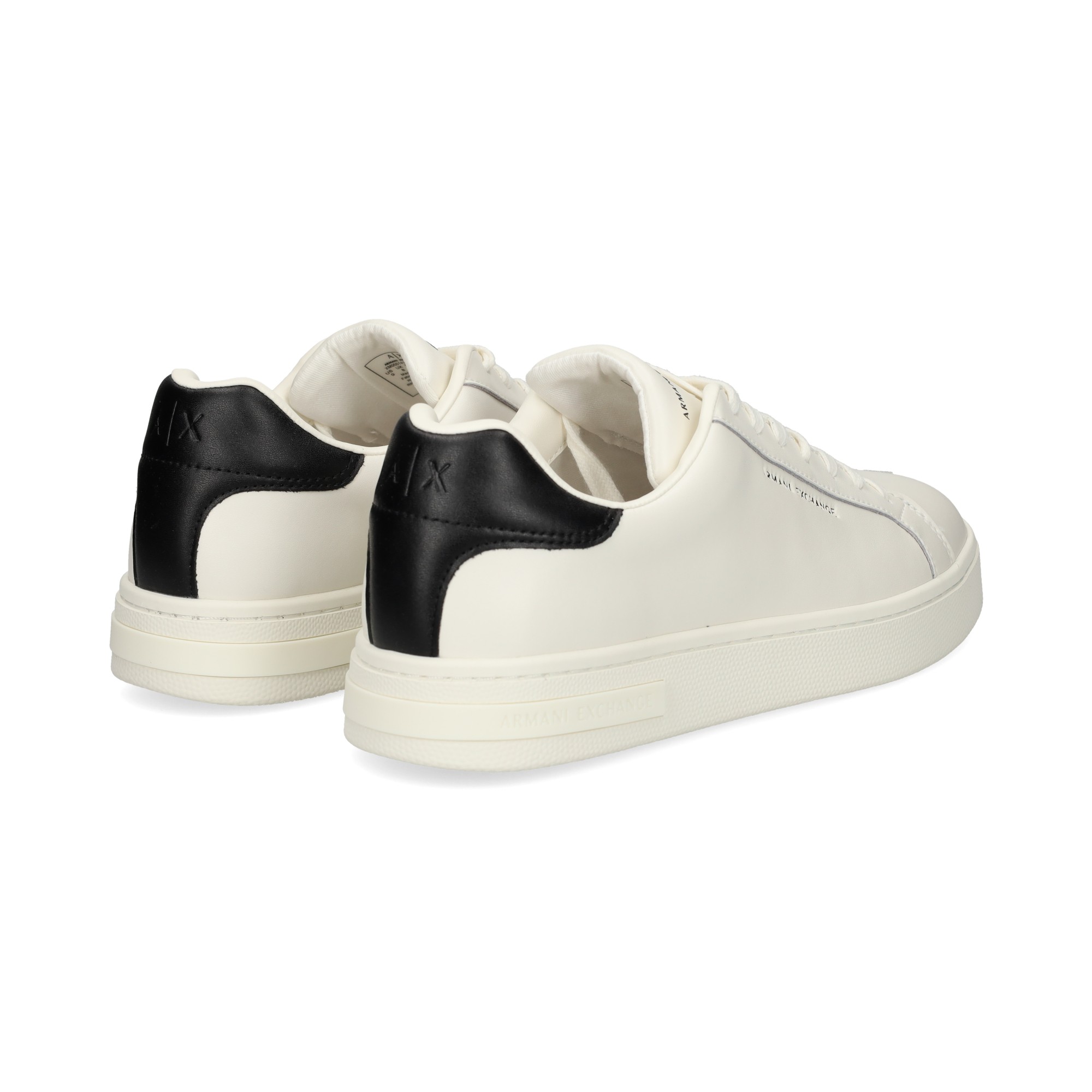 talon-negro-deportivo-piel-blanco