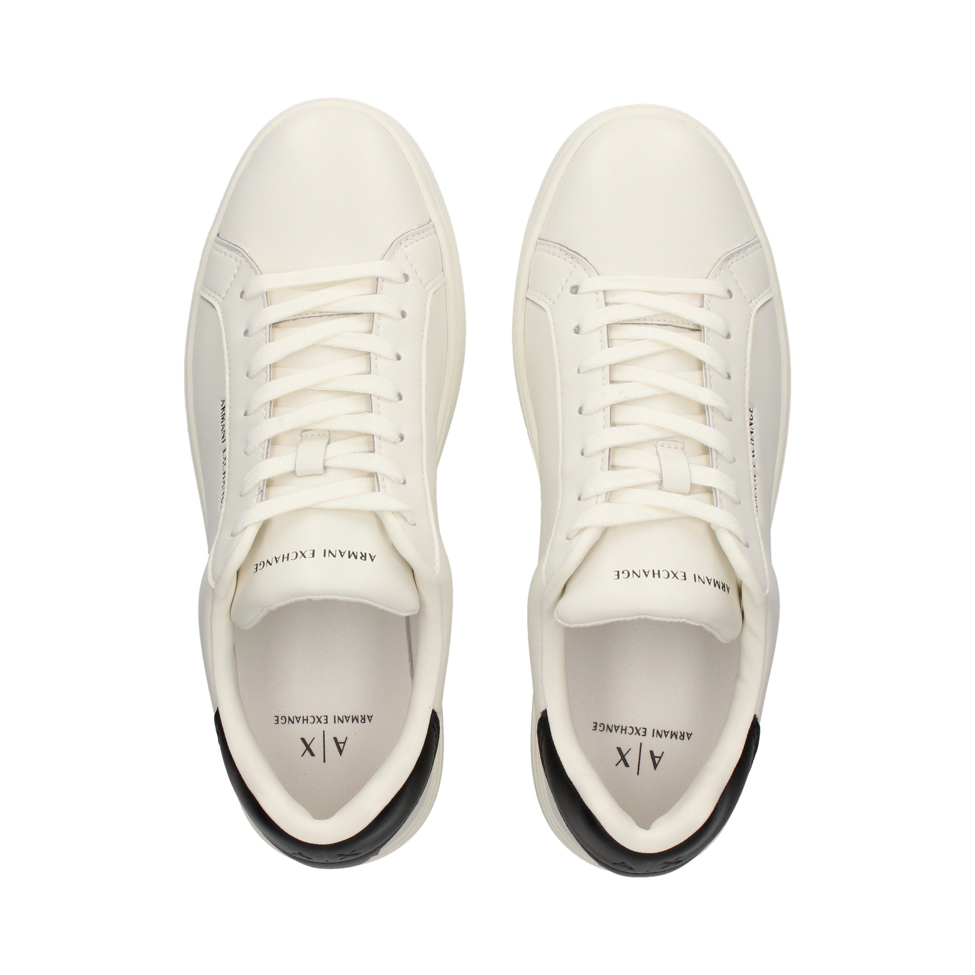 talon-negro-deportivo-piel-blanco