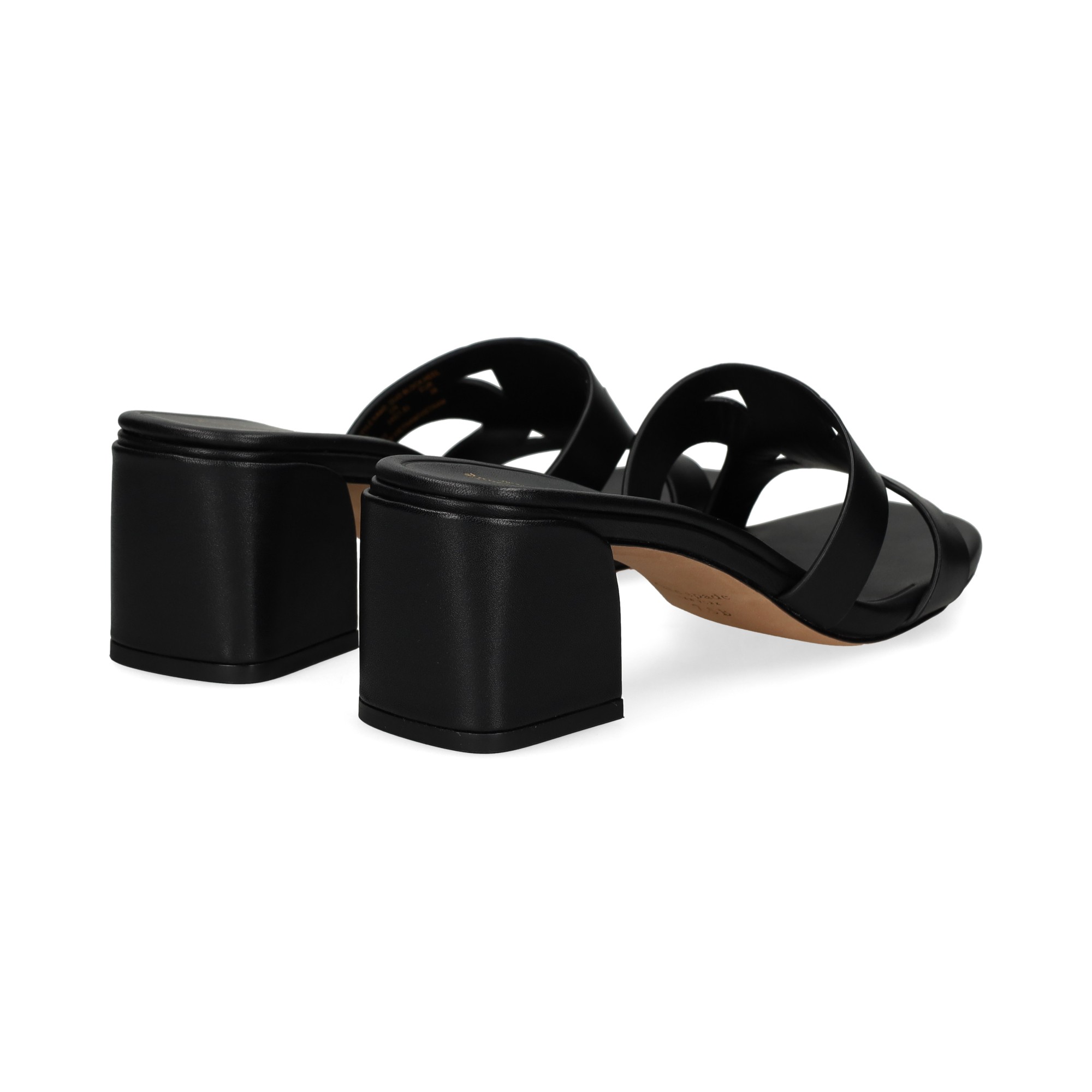 pala-huecos-piel-negro