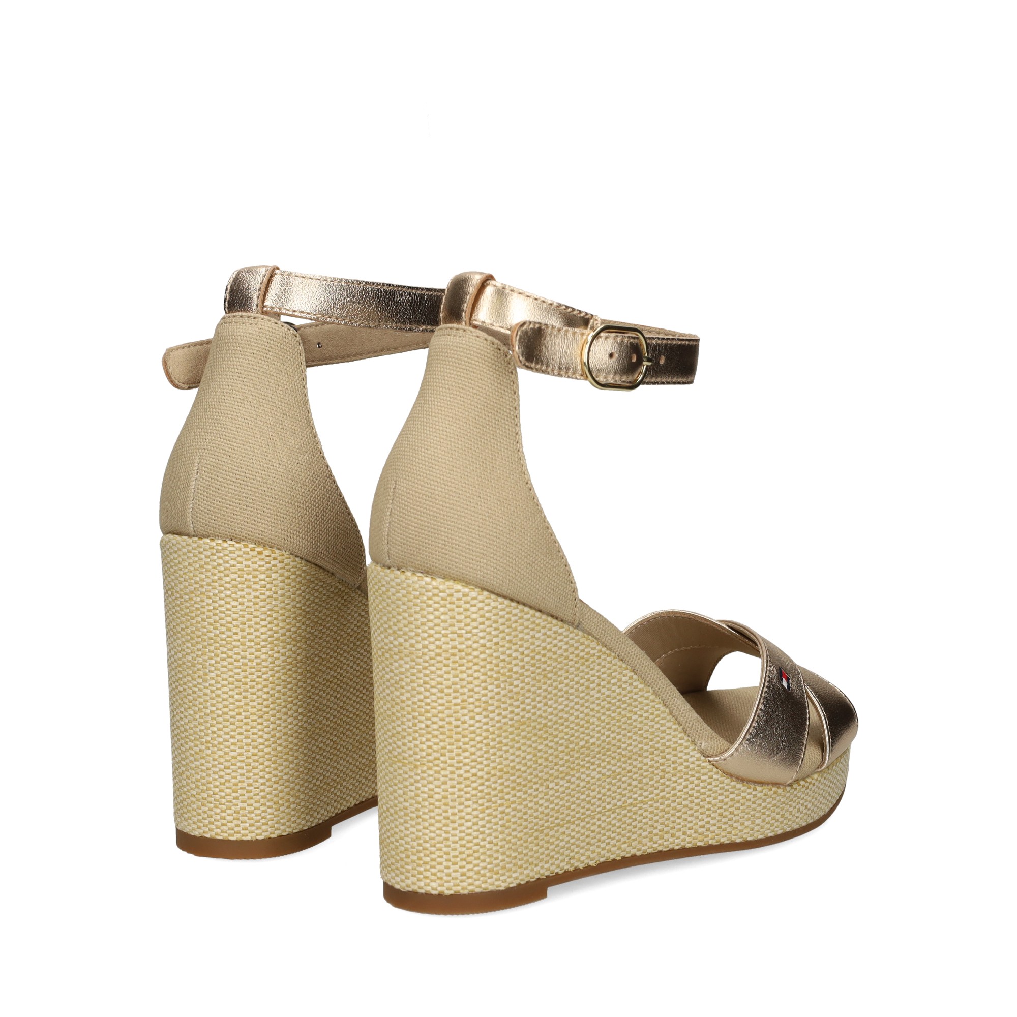 sandalia-cruzada-metalizada-oro