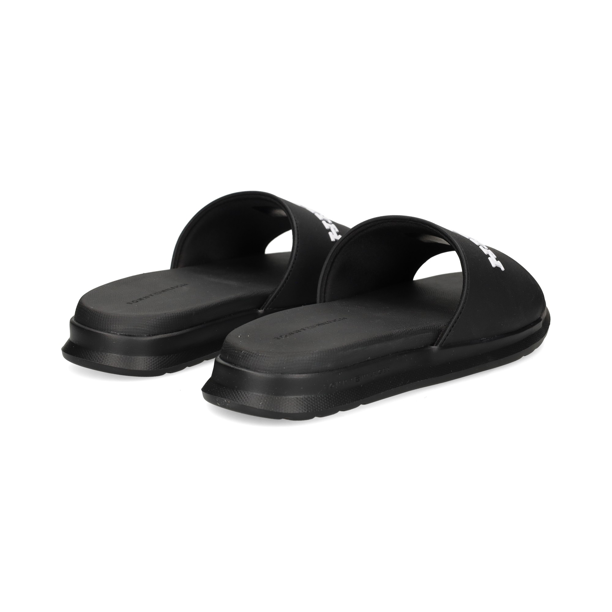 pala-piscina-hilfiger-blanconegro