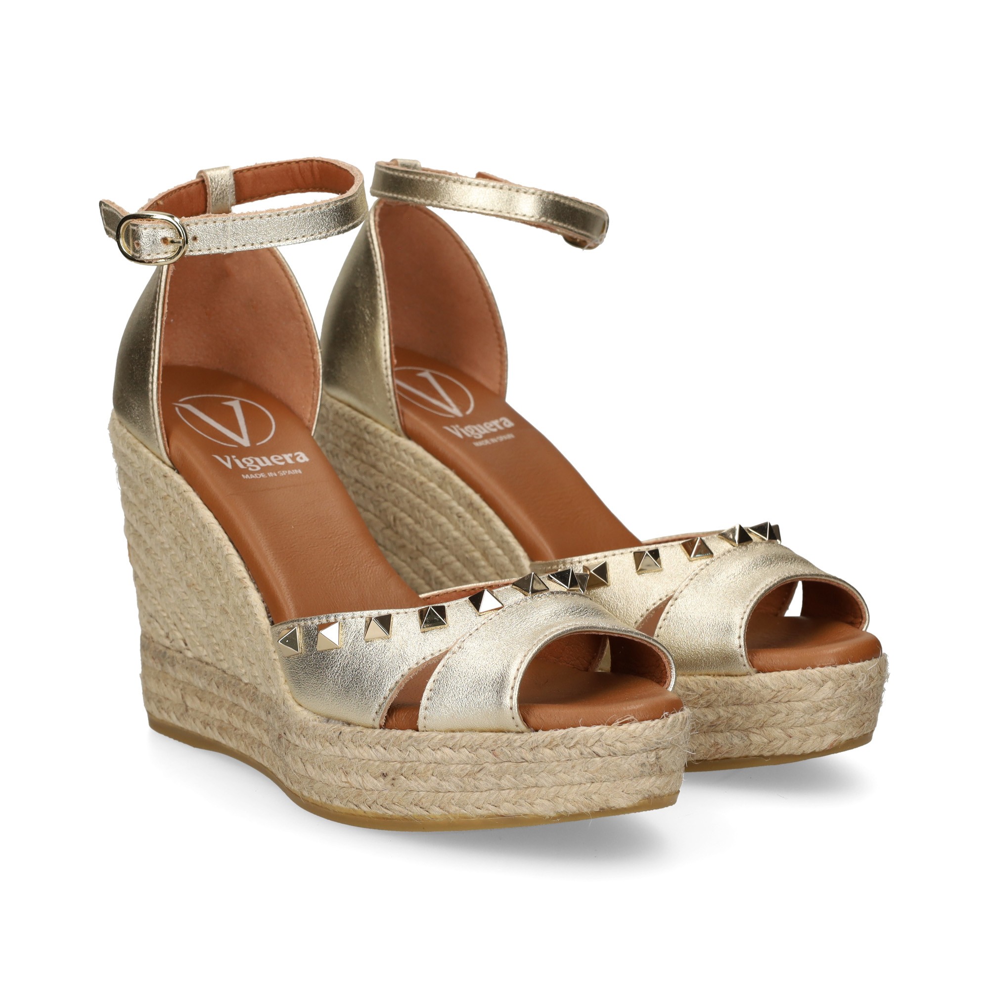 sandalia-tachas-metalizado-beige
