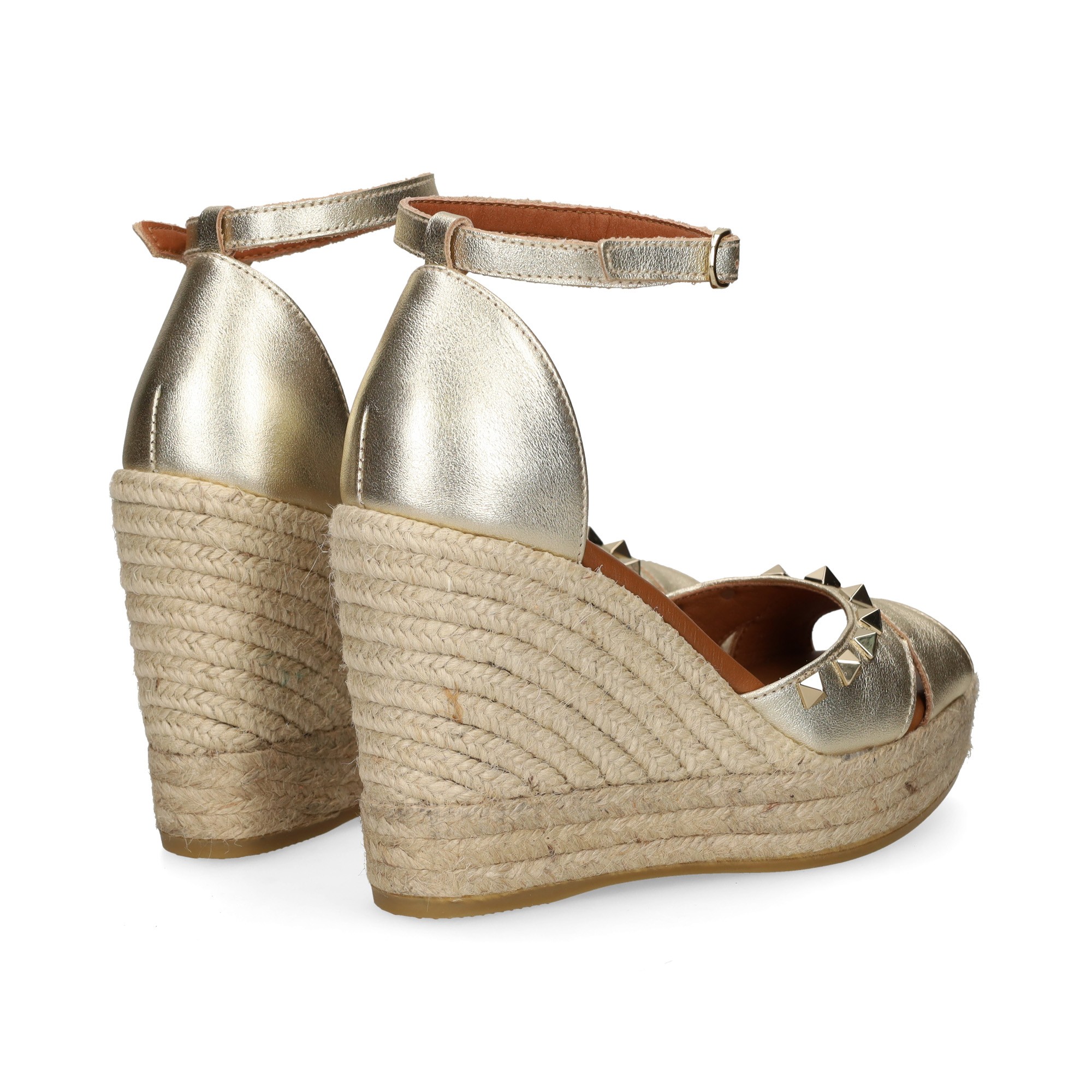 sandalia-tachas-metalizado-beige