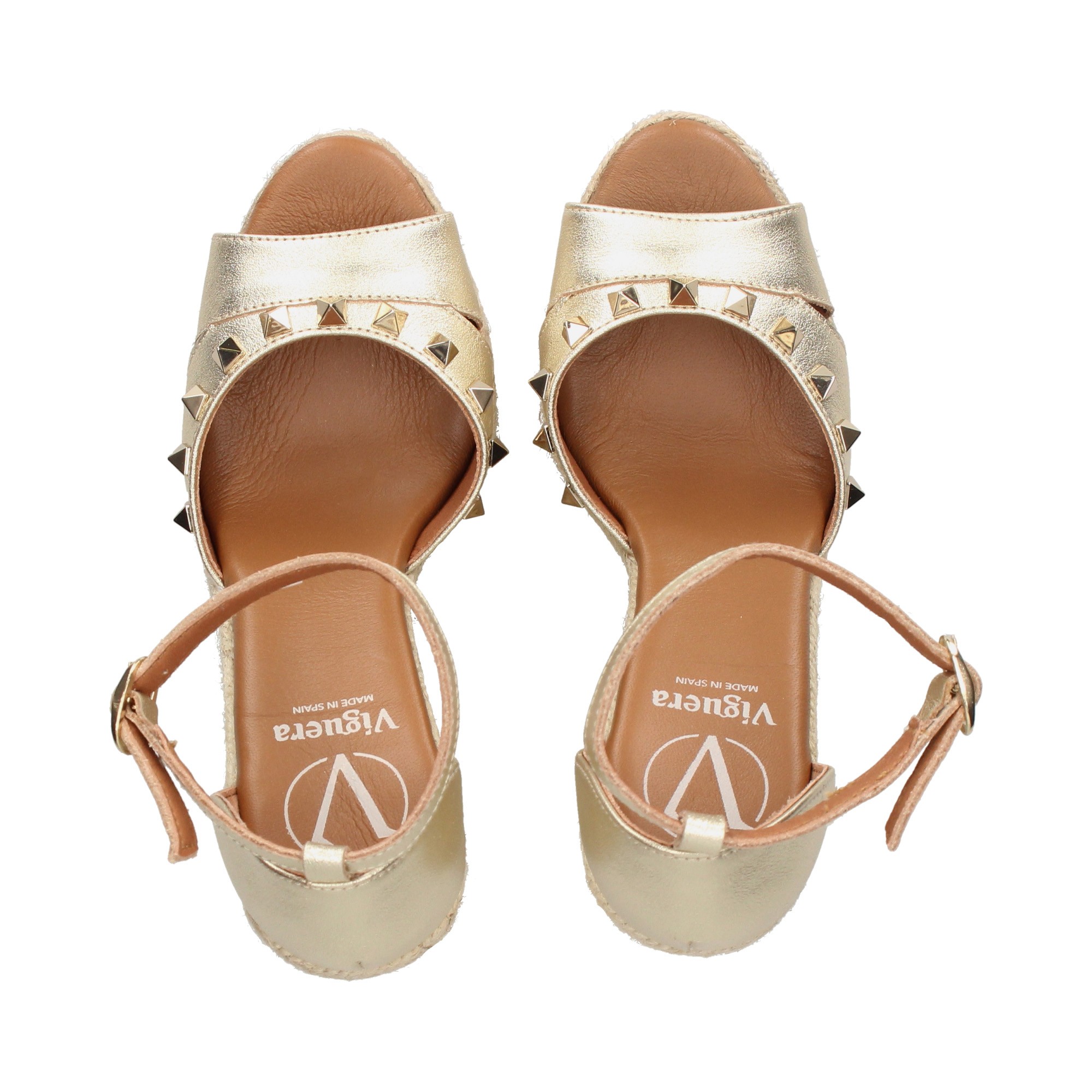 sandalia-tachas-metalizado-beige