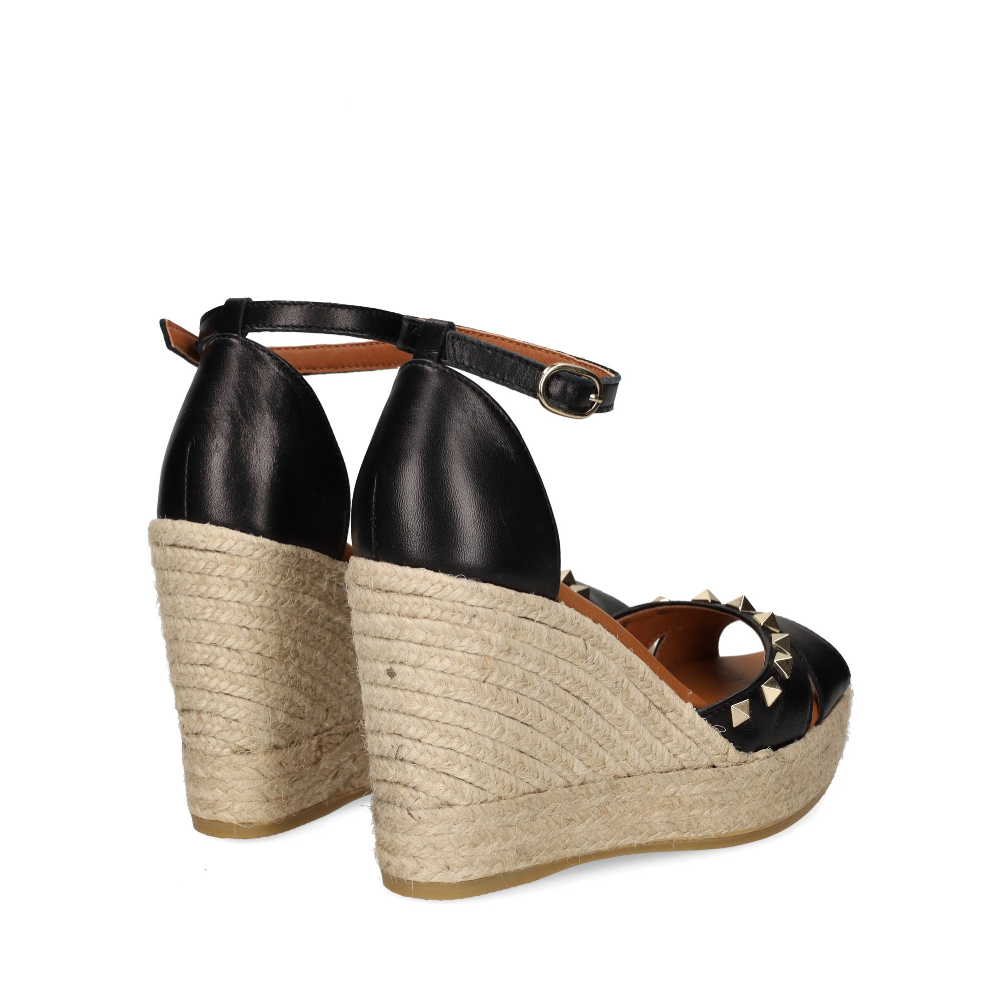 sandalia-tachas-piel-negro
