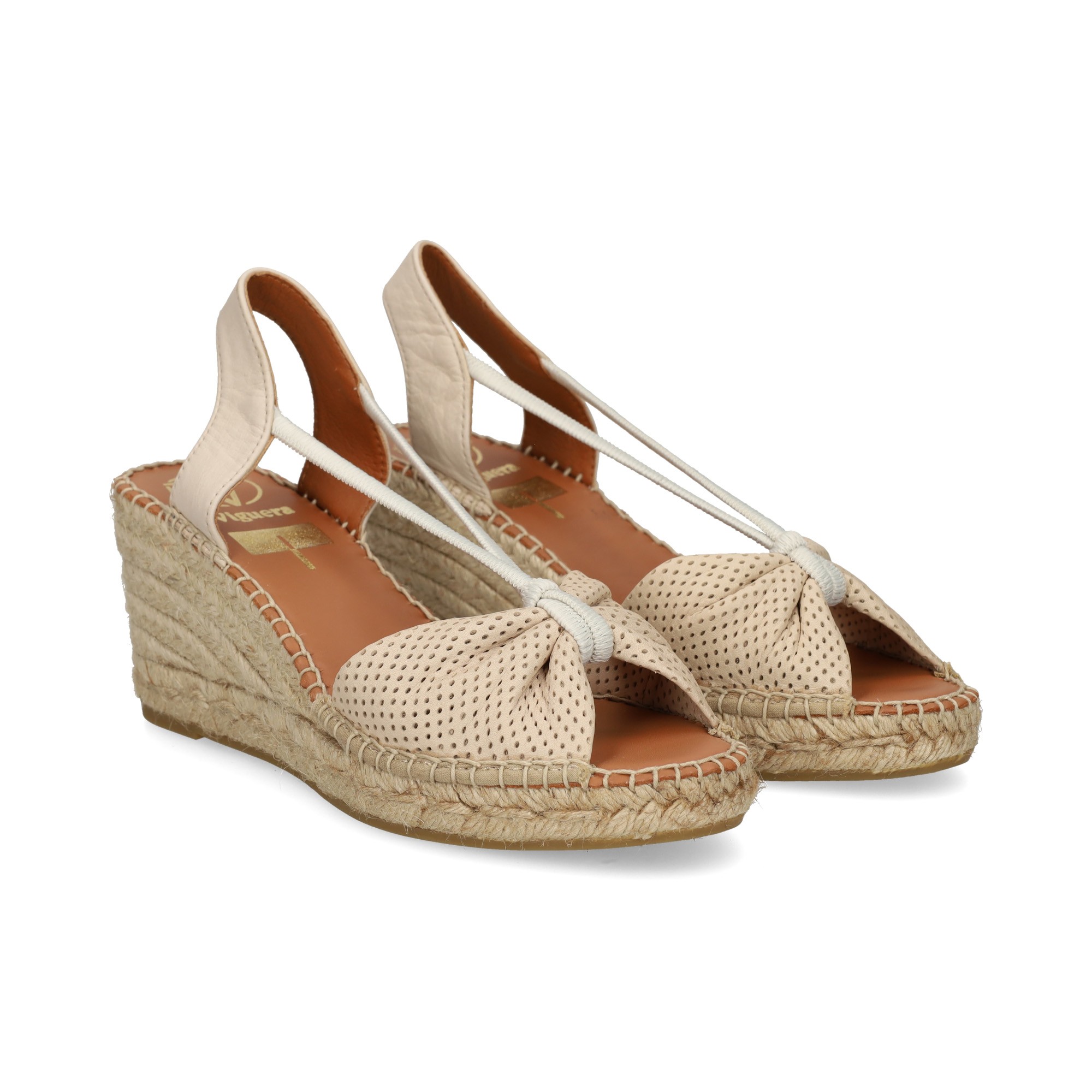 sandalia-piel-perforada-beige