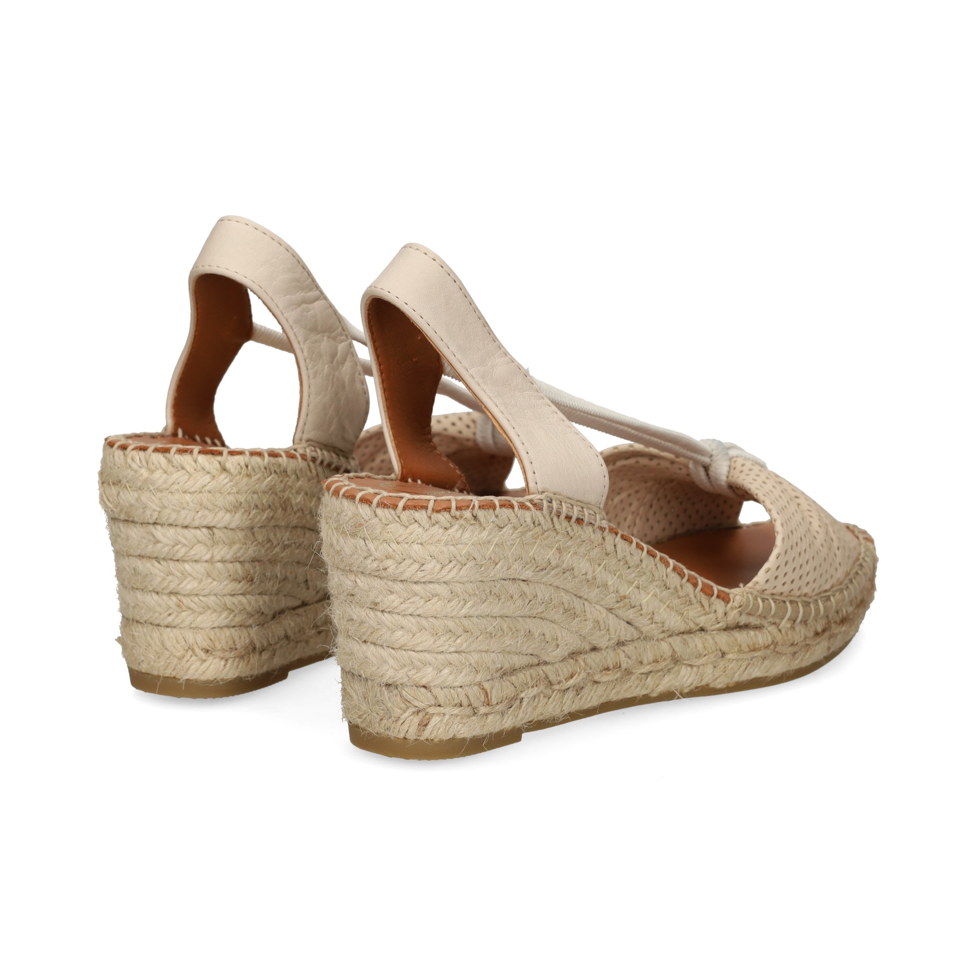 sandalia-piel-perforada-beige
