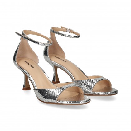 SANDALIA CON TALON REPTIL PLATA