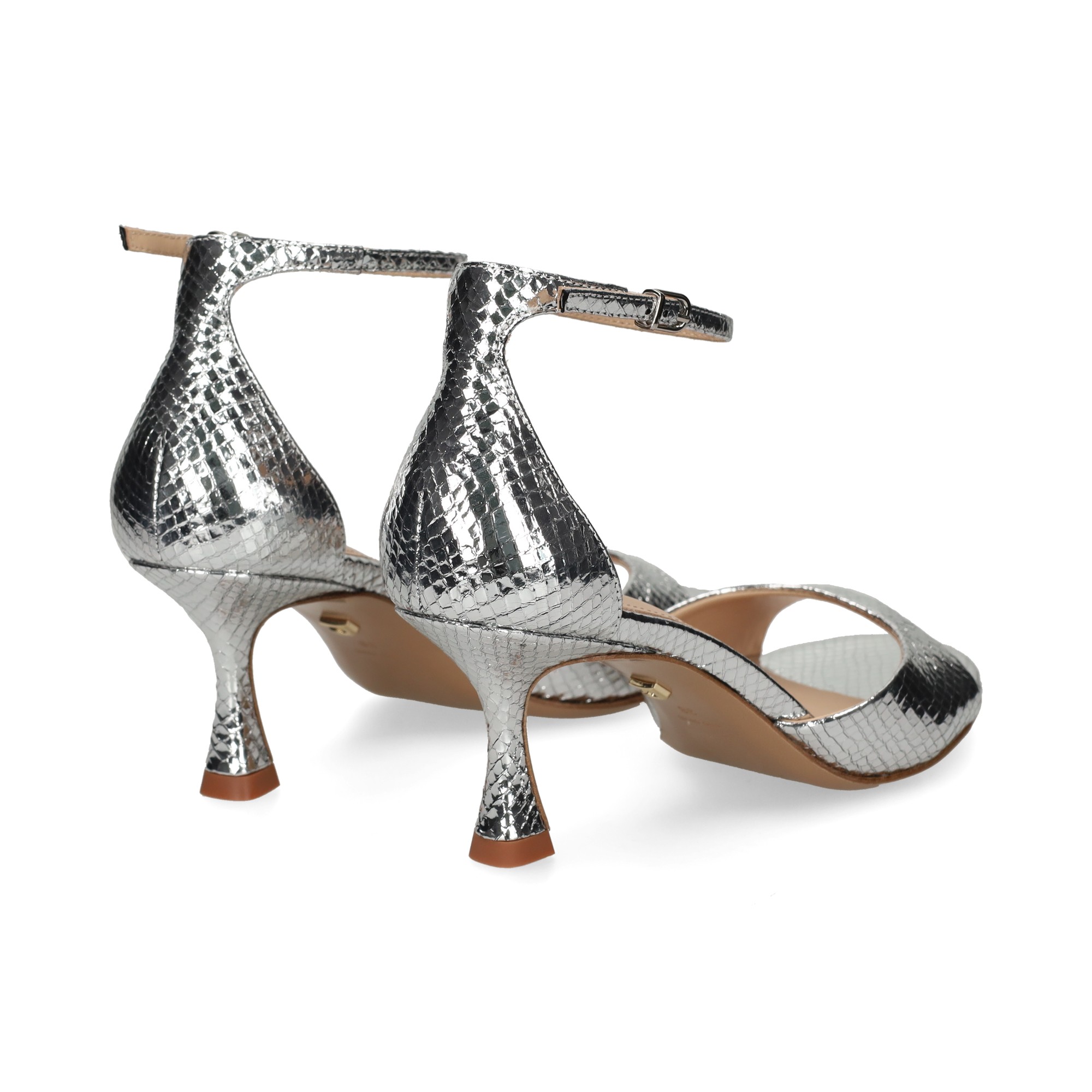 sandalia-con-talon-reptil-plata