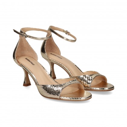 SANDALIA CON TALON REPTIL PLATINO