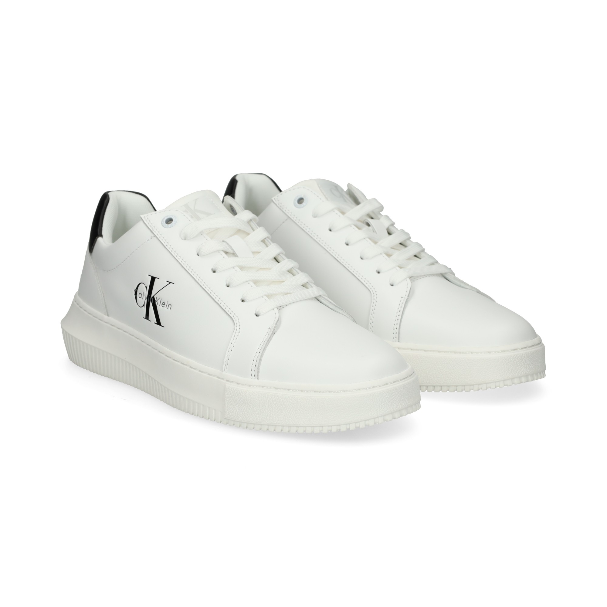 talon-negro-deportivo-piel-blanco