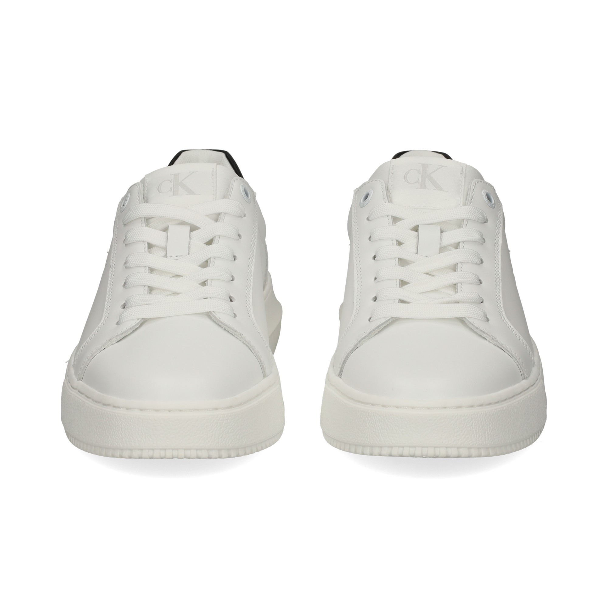 talon-negro-deportivo-piel-blanco