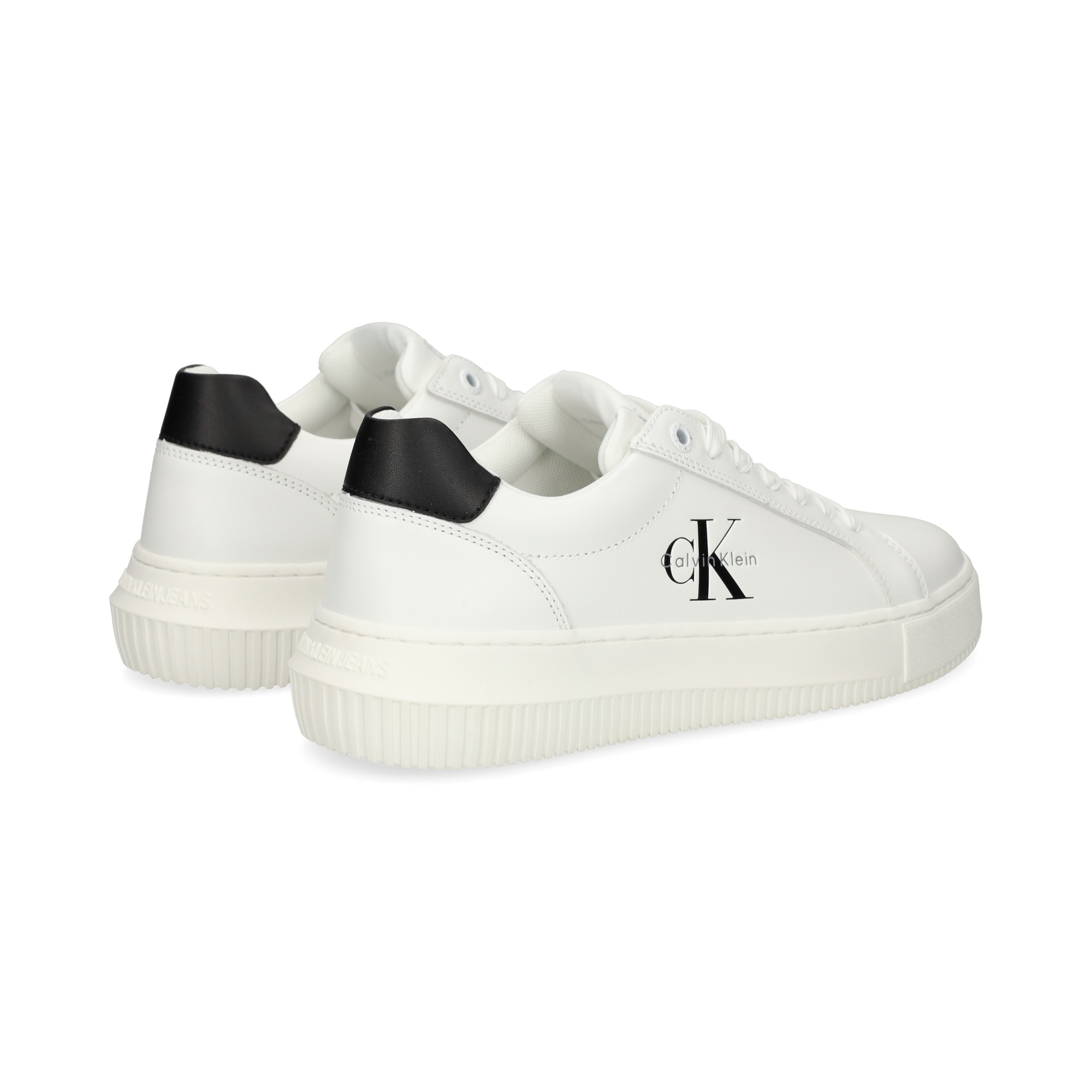 talon-negro-deportivo-piel-blanco