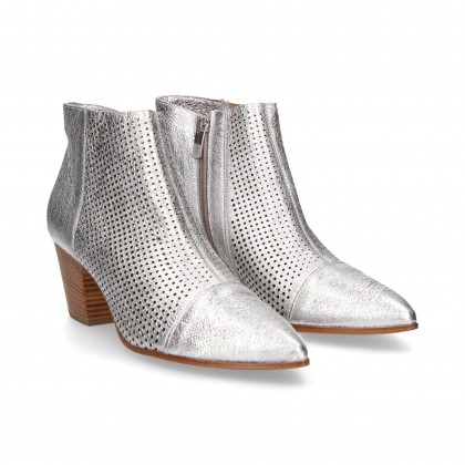 PERFORATED HEEL BOOT CRACKLE SILVER