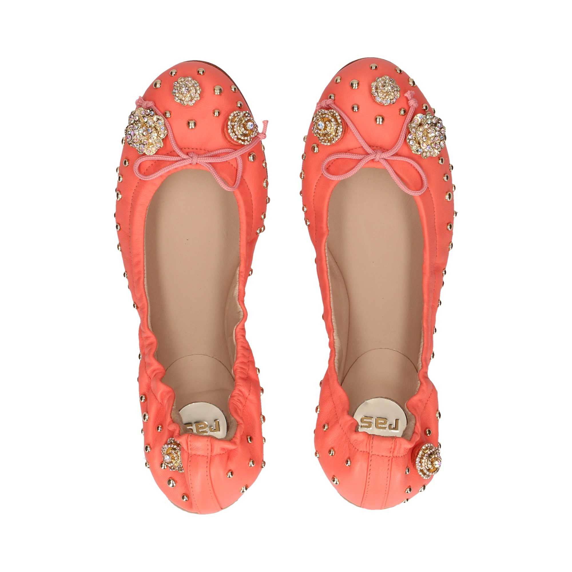 bailarina-tachuelas-lazo-piel-coral