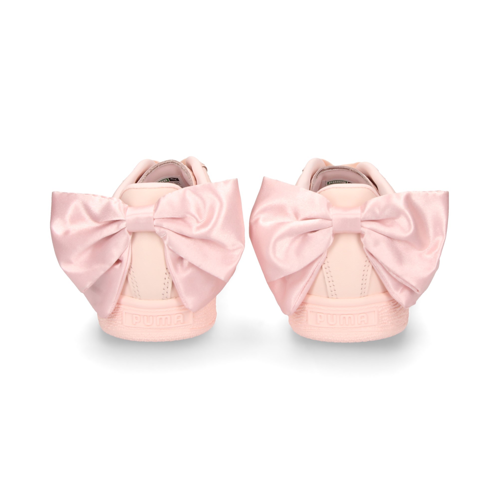 zapatos puma con lazo rosa