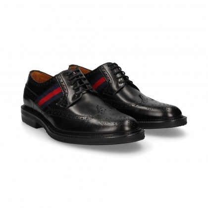 BLUCHER COR BANDAS CORTADAS PRETO