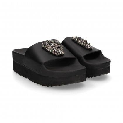 BLACK SKULL PLATFORM SHOVEL 