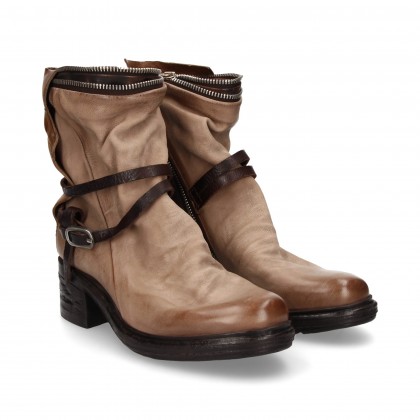 BOOT WITH BEIGE NUBUCK ZIPPER PIPING