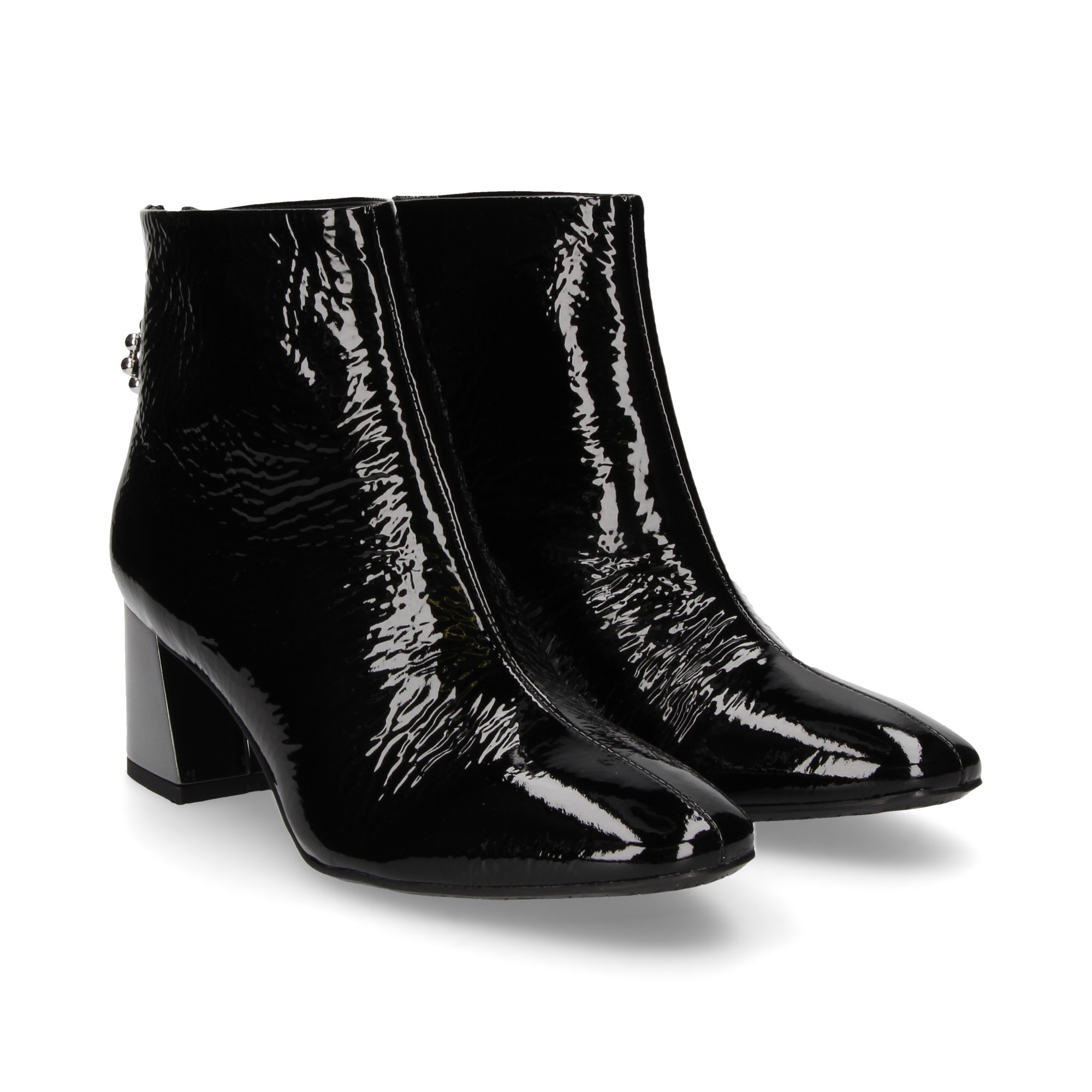 botin-tacon-metalico-charol-negro