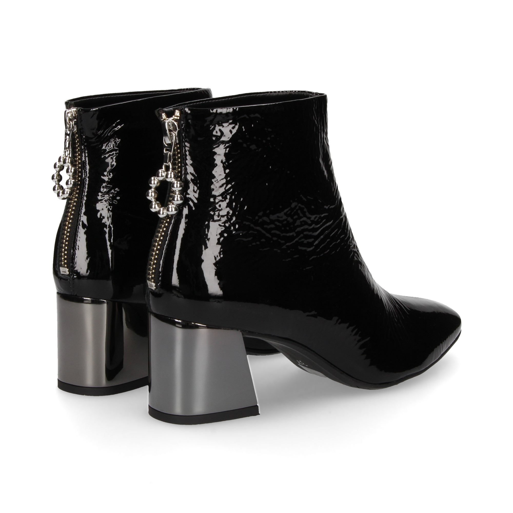 botin-tacon-metalico-charol-negro